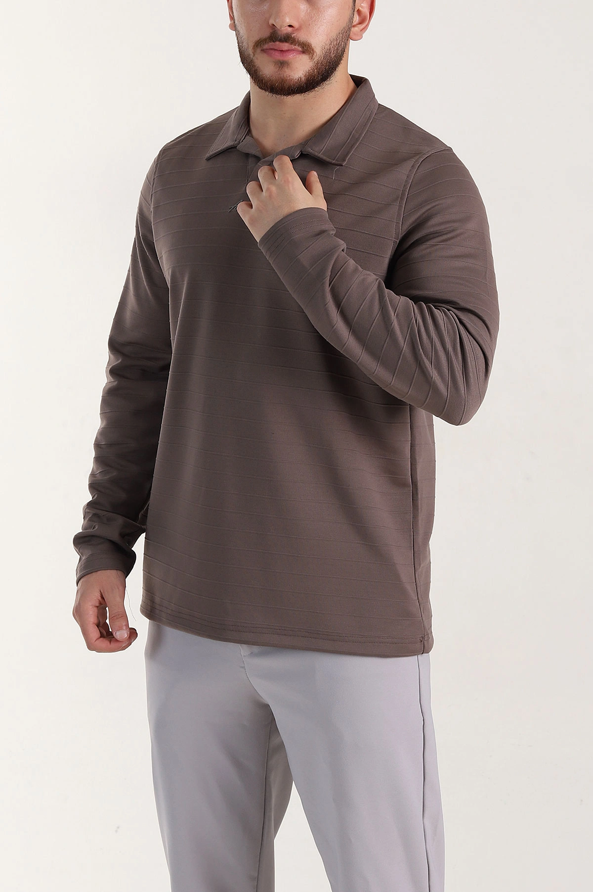 Kahverengi Relaxed Fit Jakarlı Kumaş Yazı Detaylı Polo Yaka Erkek Sweatshirt 399448