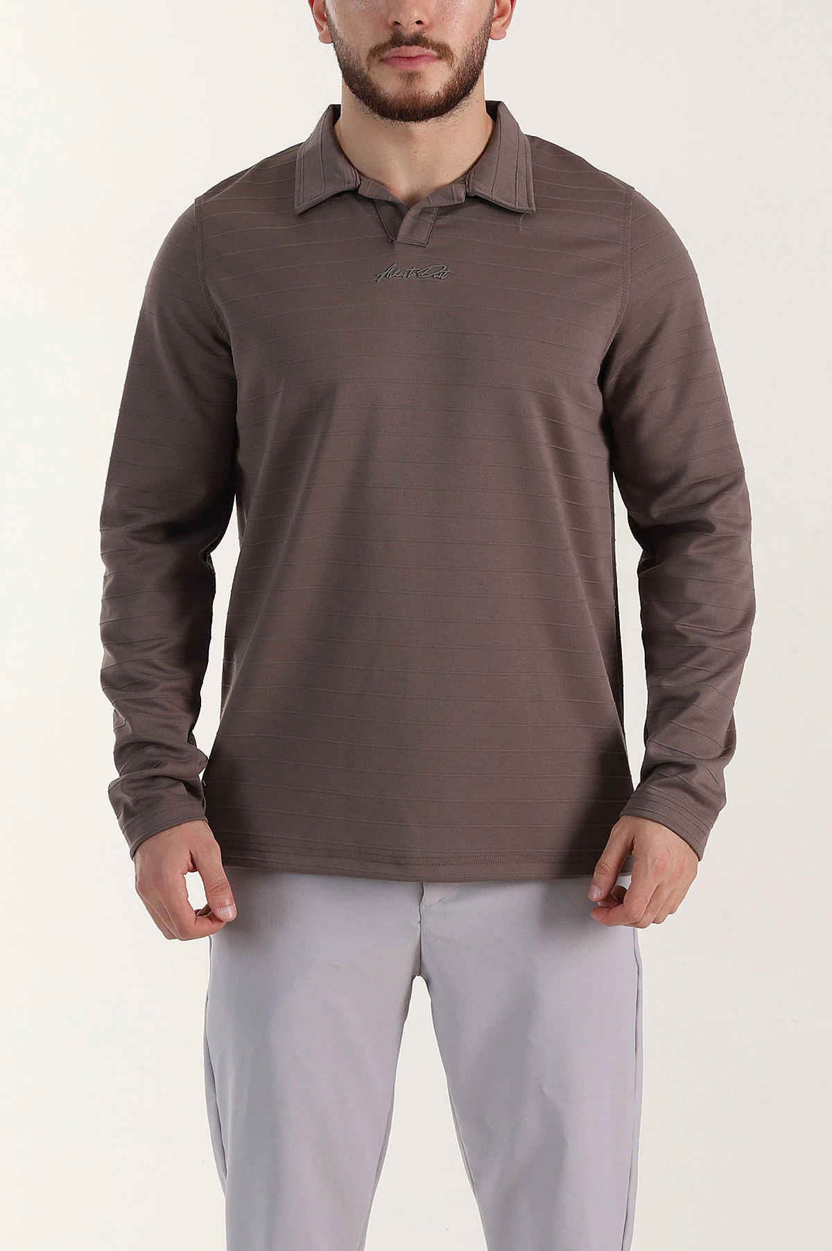 Kahverengi Relaxed Fit Jakarlı Kumaş Yazı Detaylı Polo Yaka Erkek Sweatshirt 399448