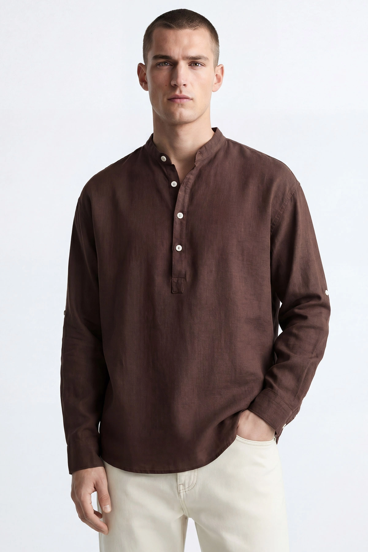 Kahverengi Relaxed Fit Keten Yarım Düğmeli Hakim Yaka Erkek Gömlek 435884