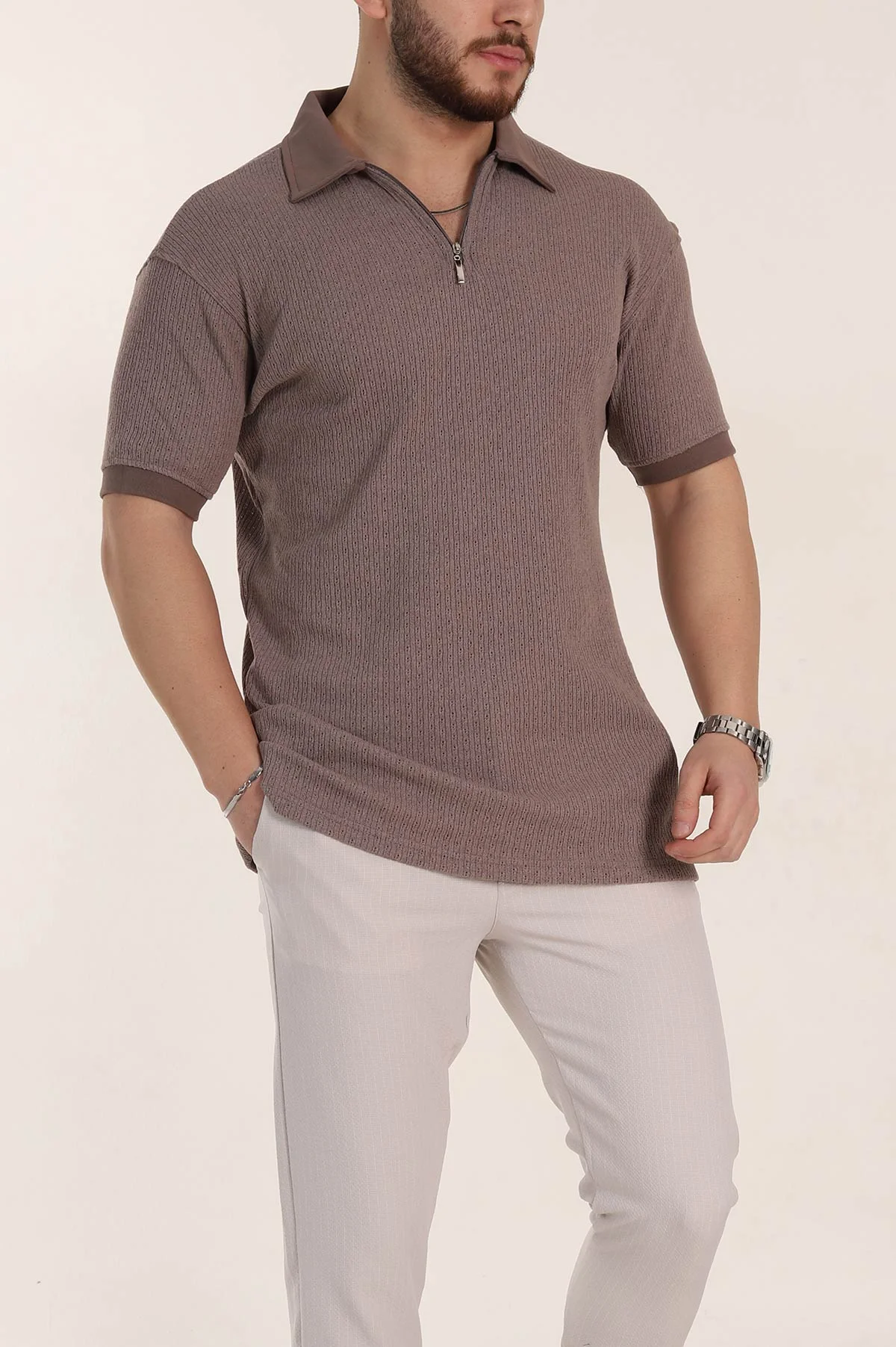 Kahverengi Relaxed Fit Mikro Delikli Fermuarlı Polo Yaka Erkek Tişört 352004