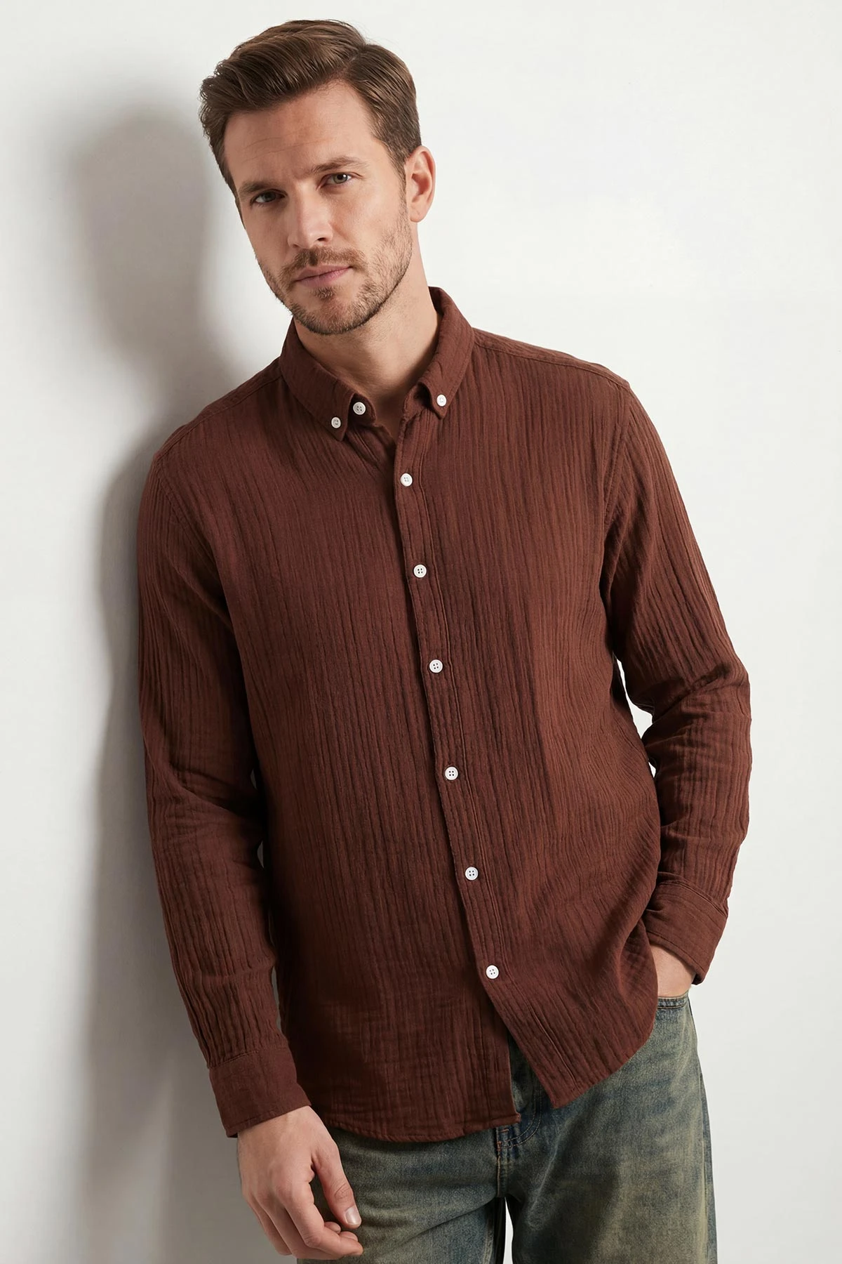 Kahverengi Relaxed Fit Müslin Keten Ata Yaka Erkek Gömlek 435750