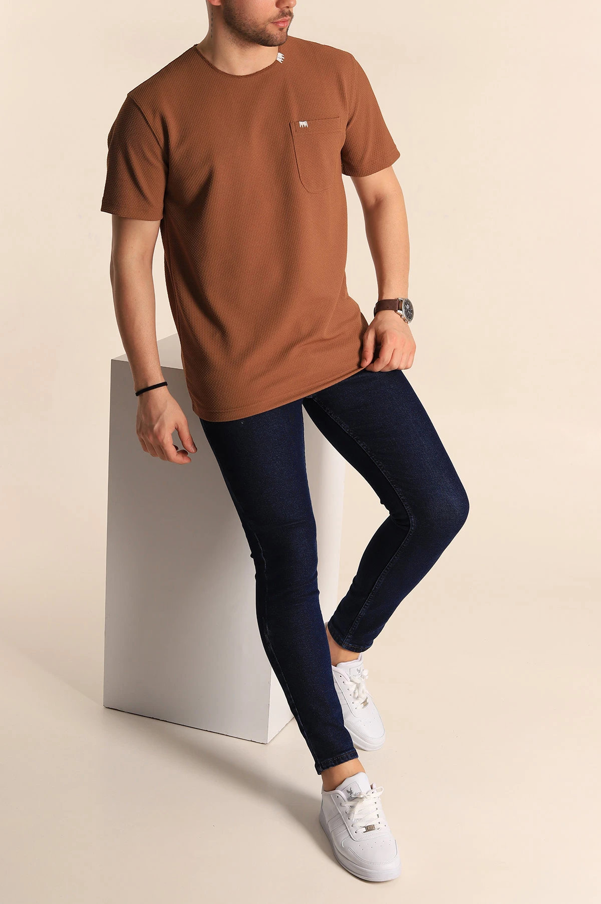 Kahverengi Slim Fit Petek Dokulu Cep Detaylı Geniş Yaka Erkek Tişört 257207