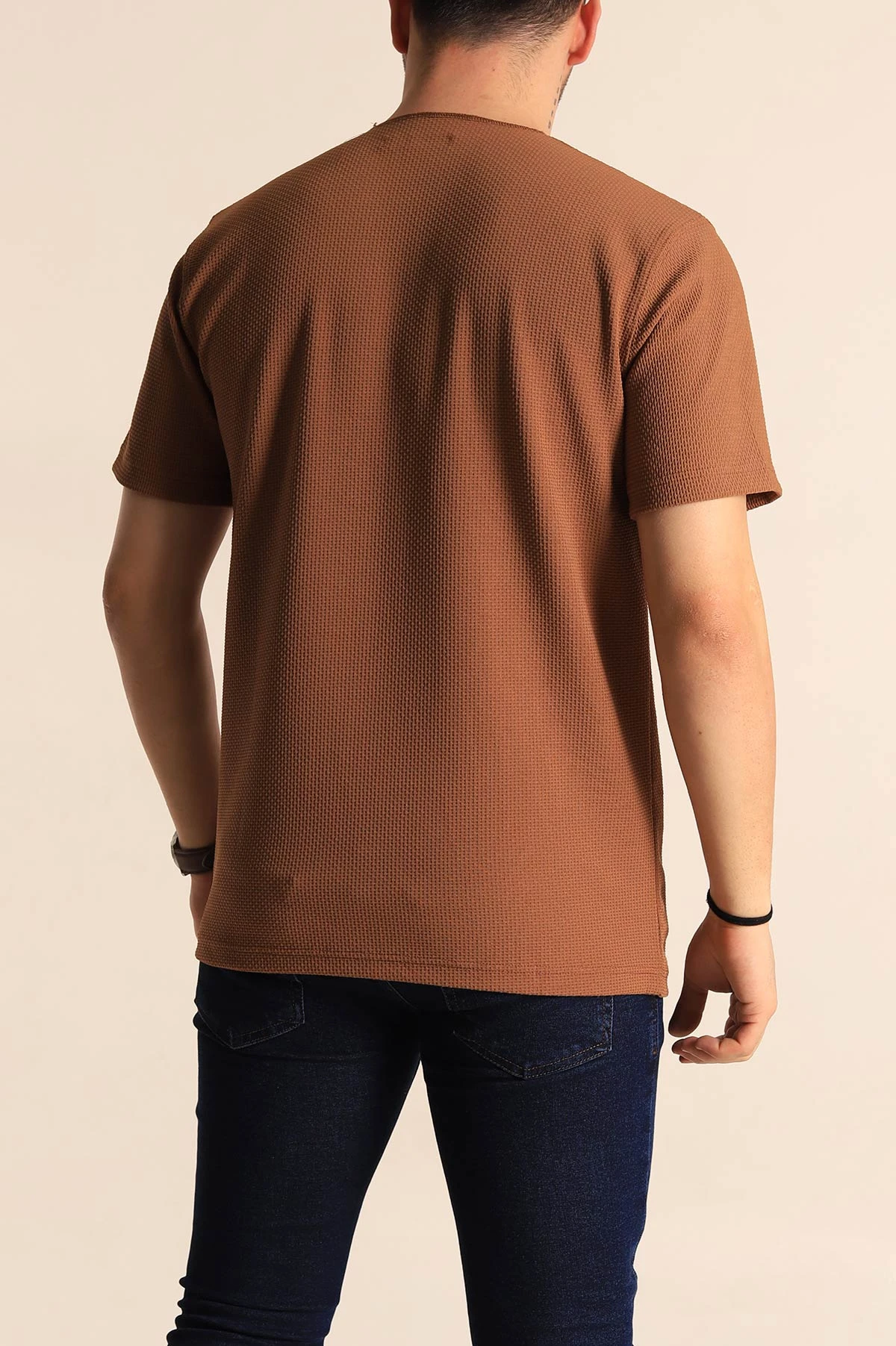 Kahverengi Slim Fit Petek Dokulu Cep Detaylı Geniş Yaka Erkek Tişört 257207
