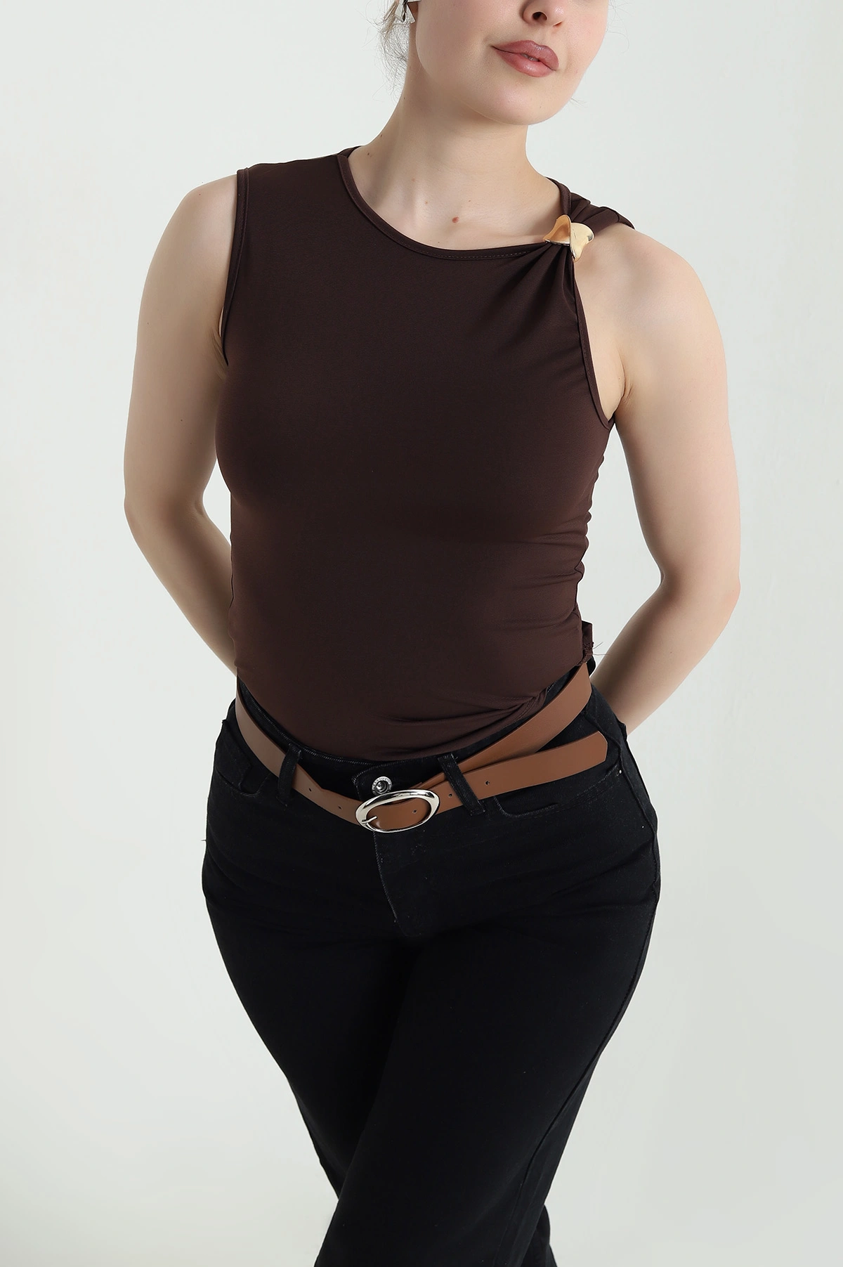 Kahverengi Tokalı Likralı Sandy Kadın Bluz 451325