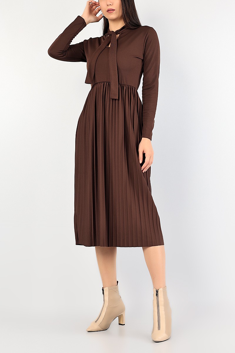 Kahverengi Yaka Bağlamalı Piliseli Elbise 86291
