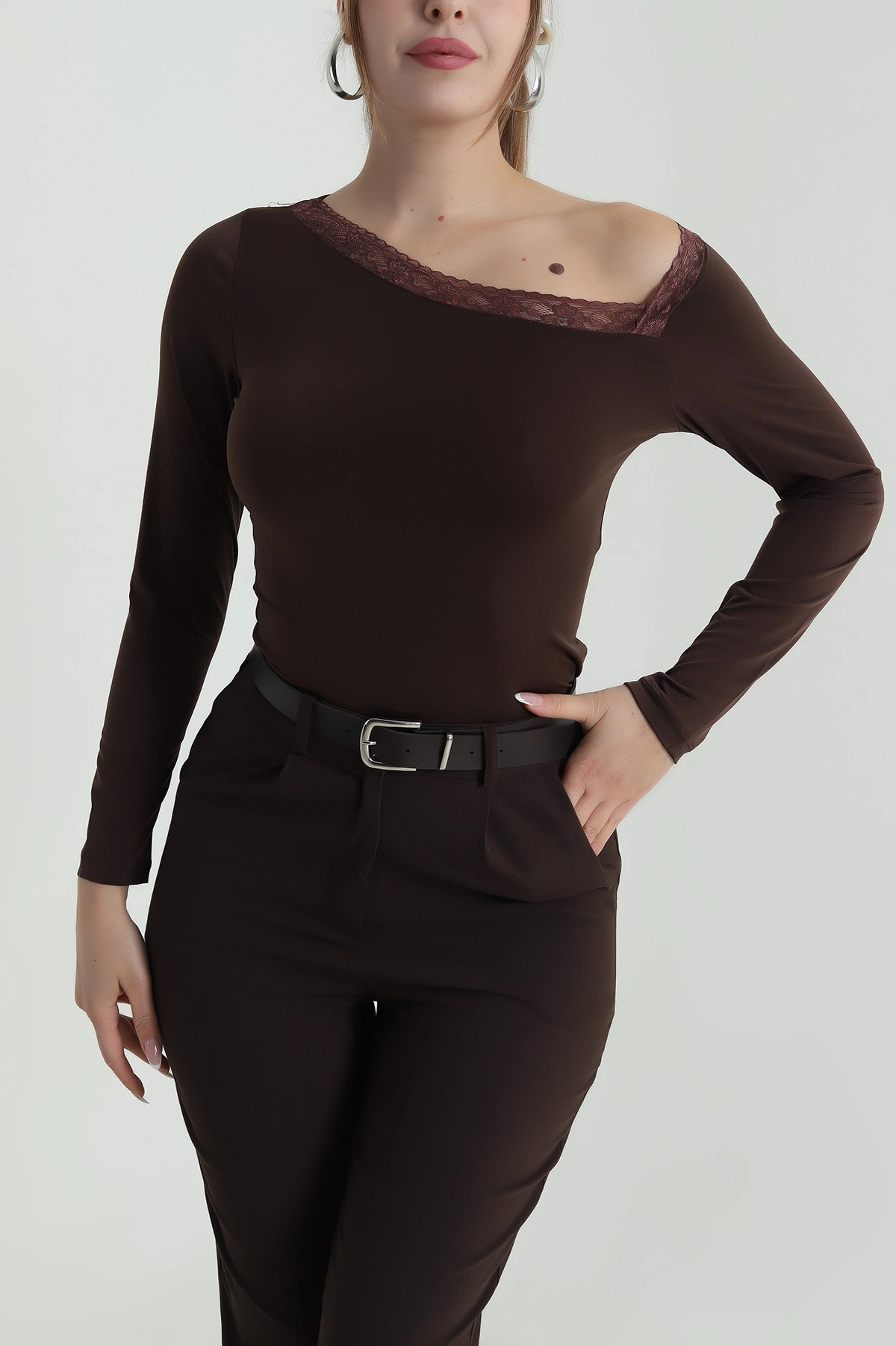 Kahverengi Yakası Dantelli Sandy Kadın Bluz 487038