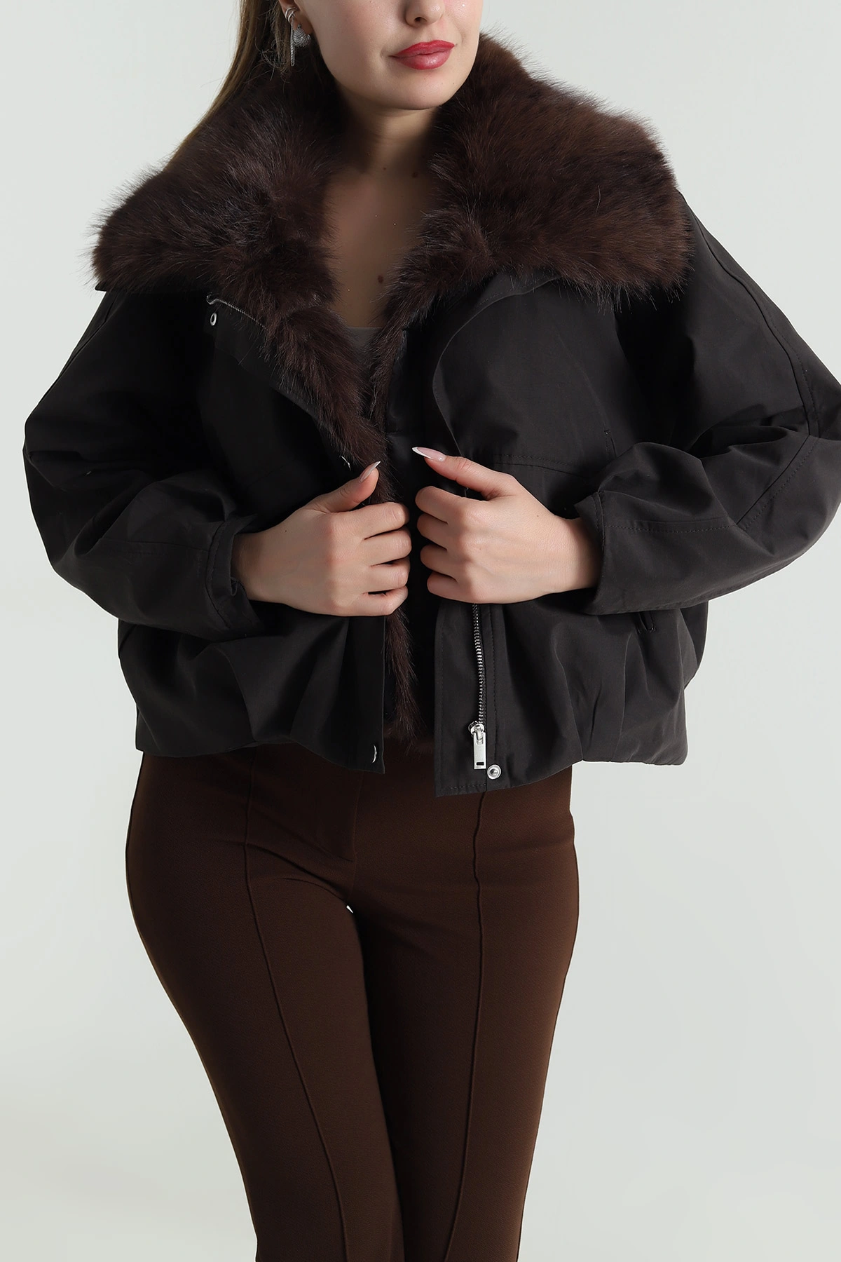 Kahverengi Yakası Kürklü Kadın Mont 490416