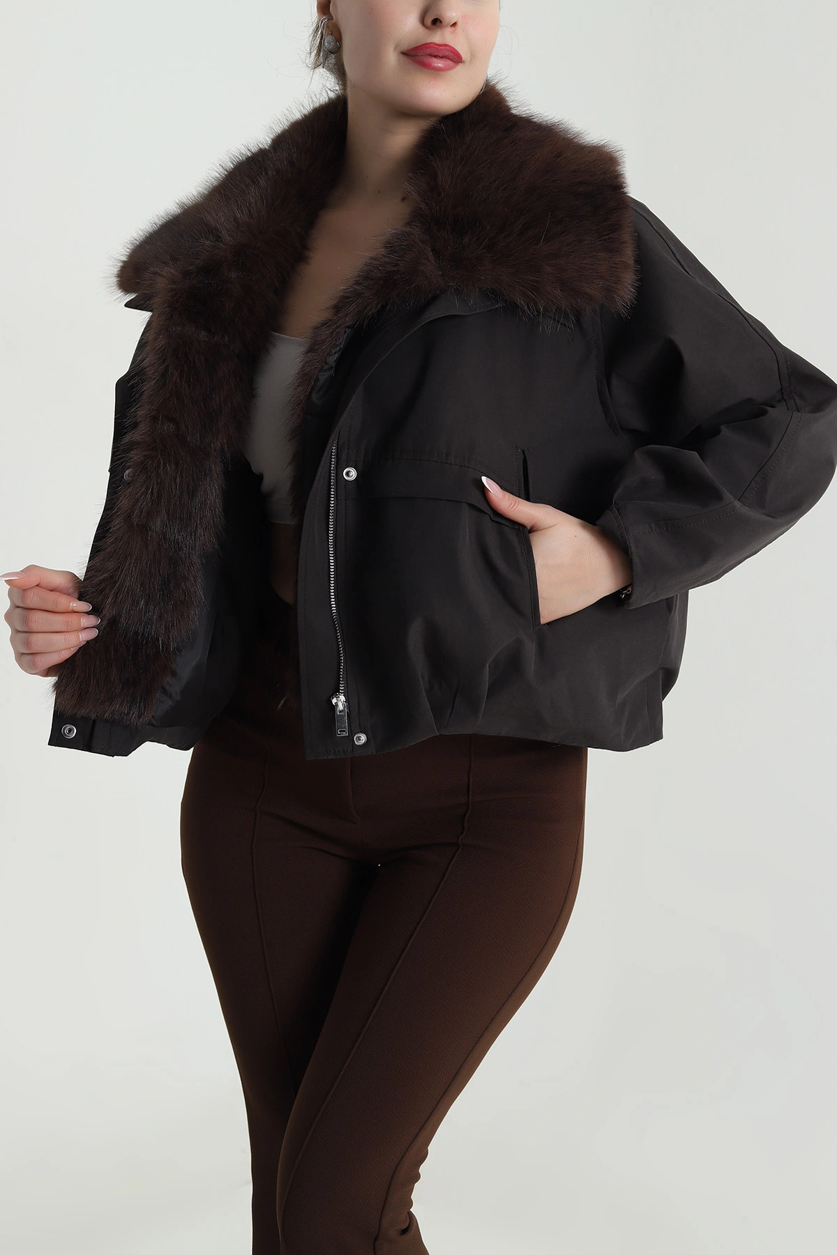 Kahverengi Yakası Kürklü Kadın Mont 490416