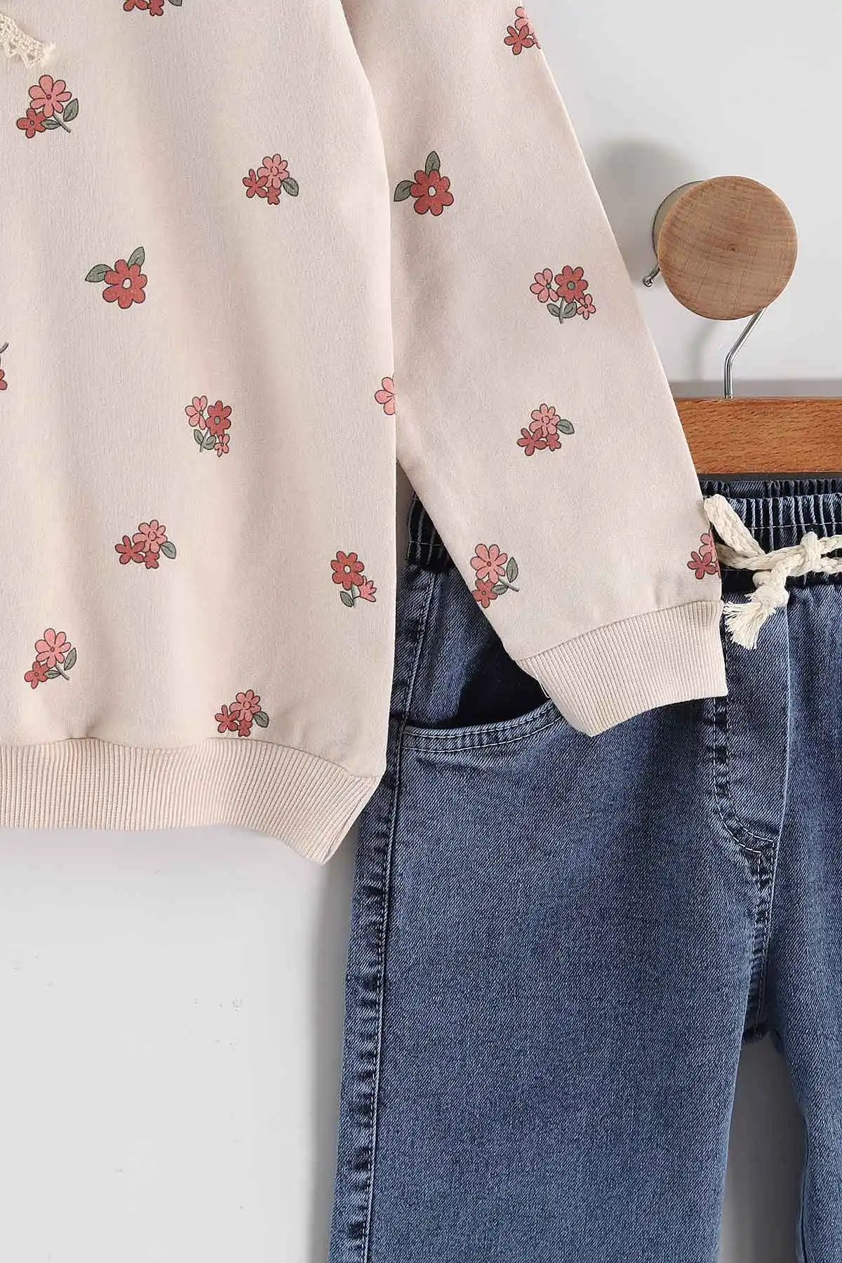 Kiremit (1-9 Yaş ) Güpür Yaka  Sweatli Kot Pantolonlu Kız Çocuk 2'li Takım 440119