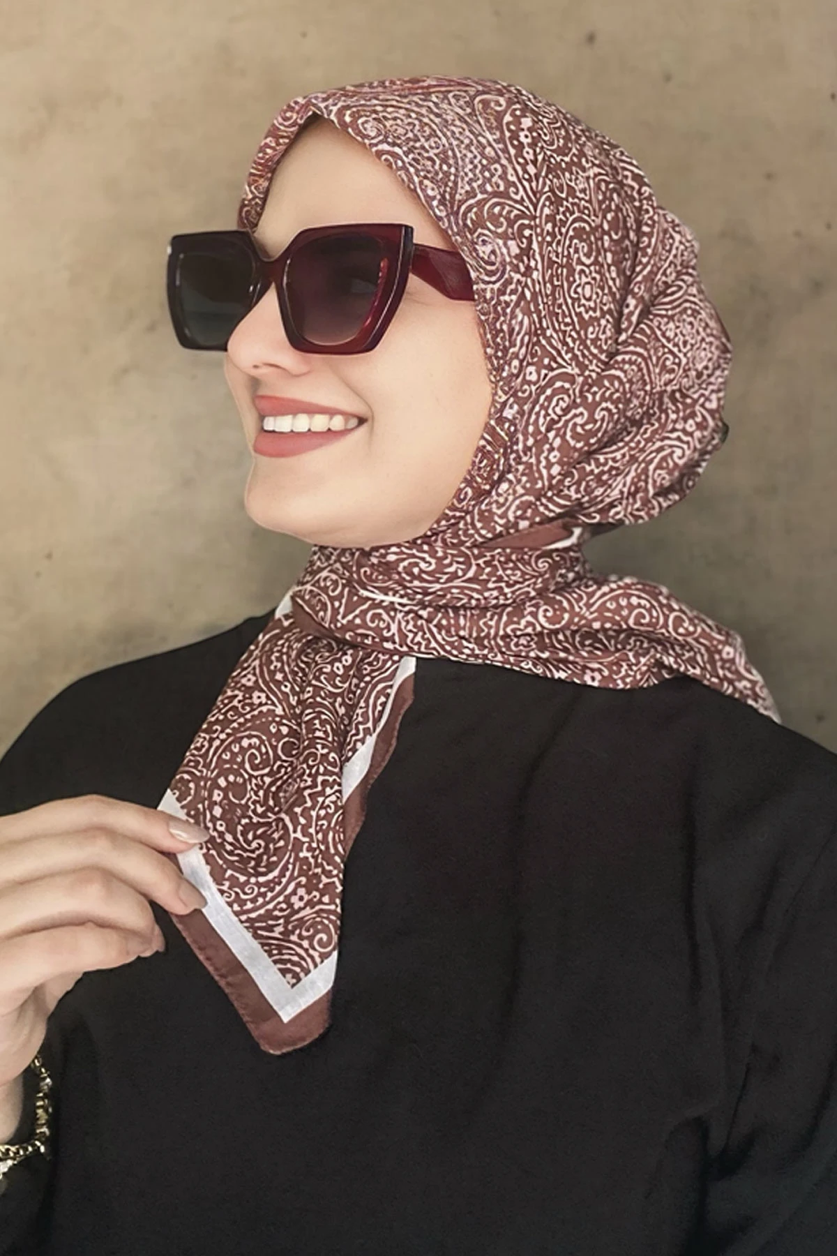 Kiremit 90x90 Cm Dijital Baskı Retro Desenli Pamuk Eşarp 373007