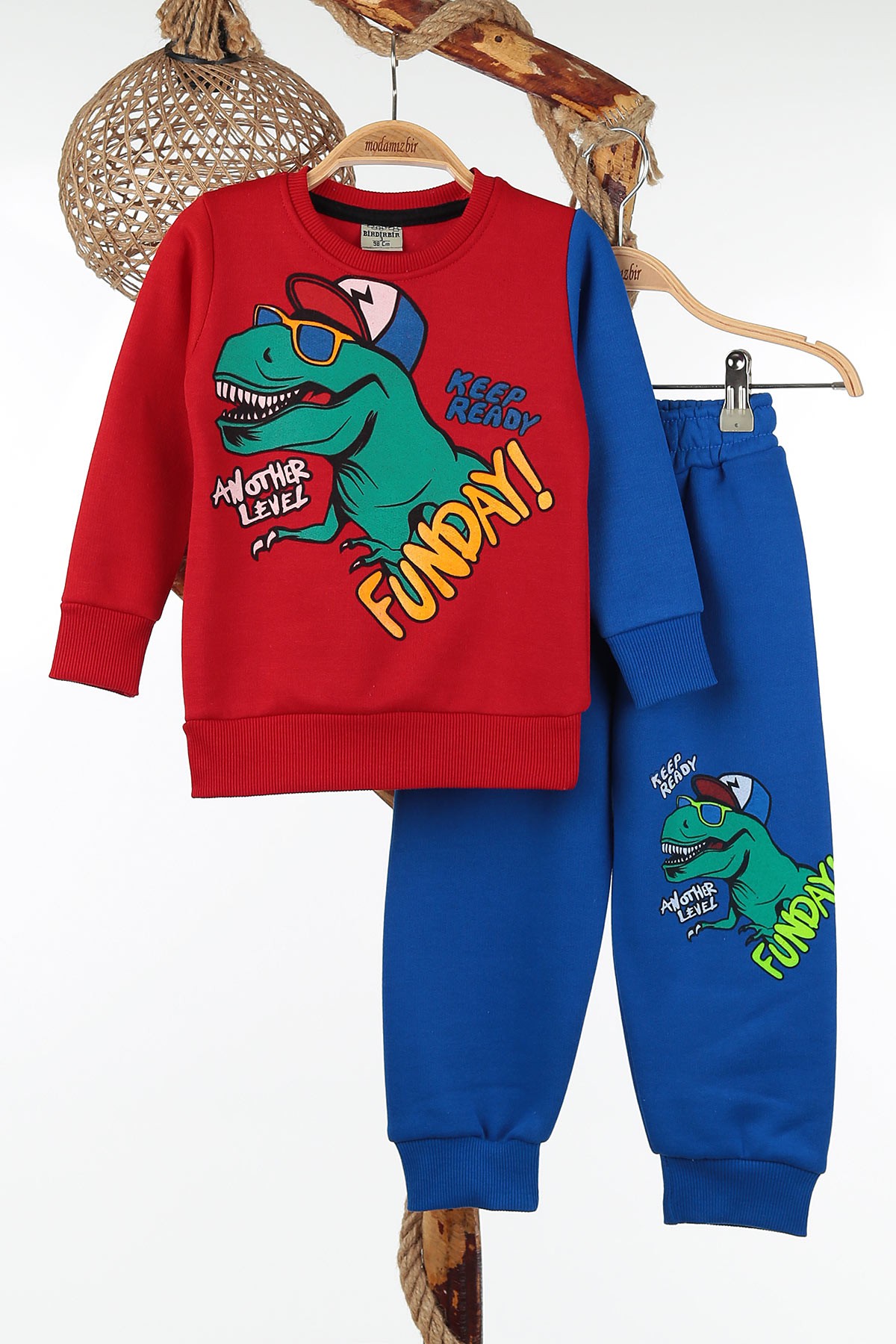 Kırmızı (3-6 Yaş) Gözlüklü Dinasaur Baskılı Üç İp Şardonlu Erkek Çocuk Takım 143077