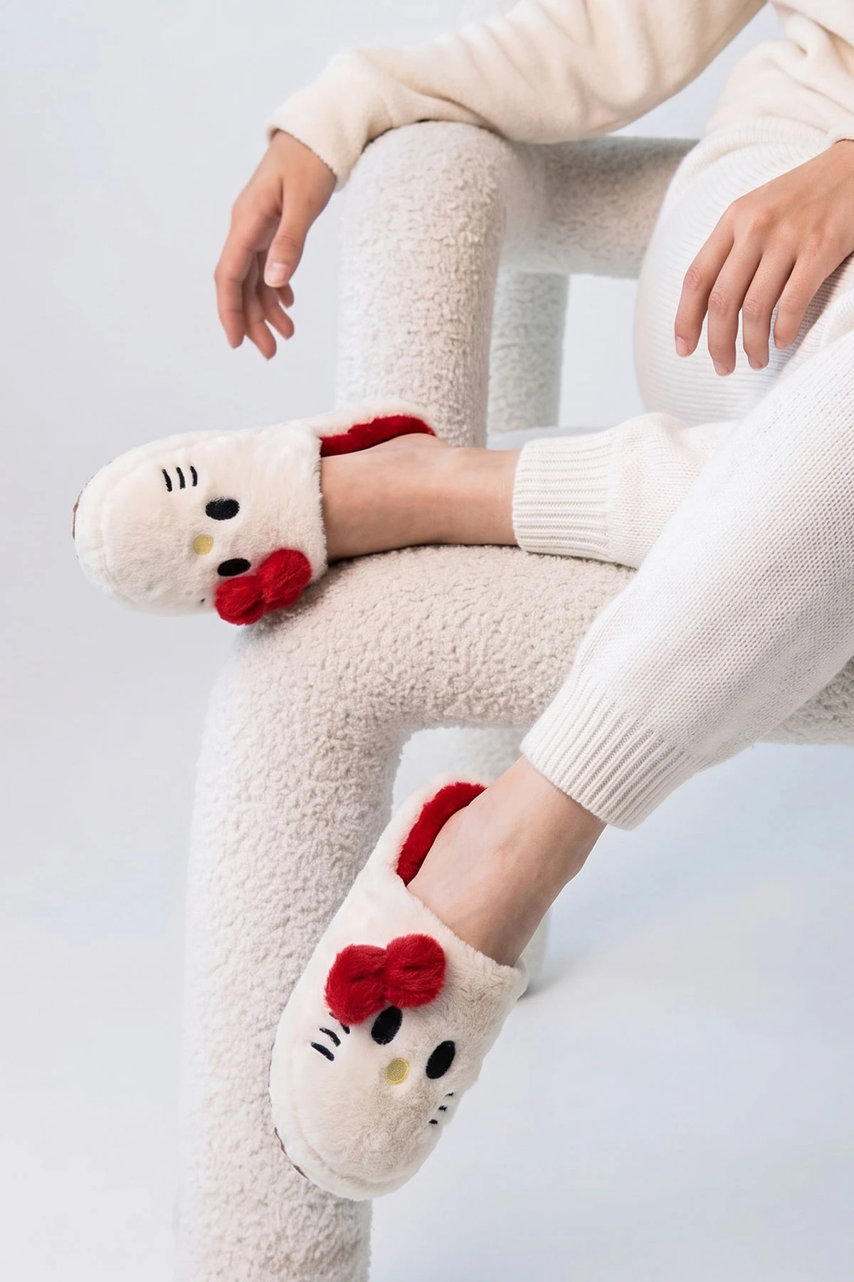 Kırmızı Peluş Figürlü Kadın Ev Terliği 494824