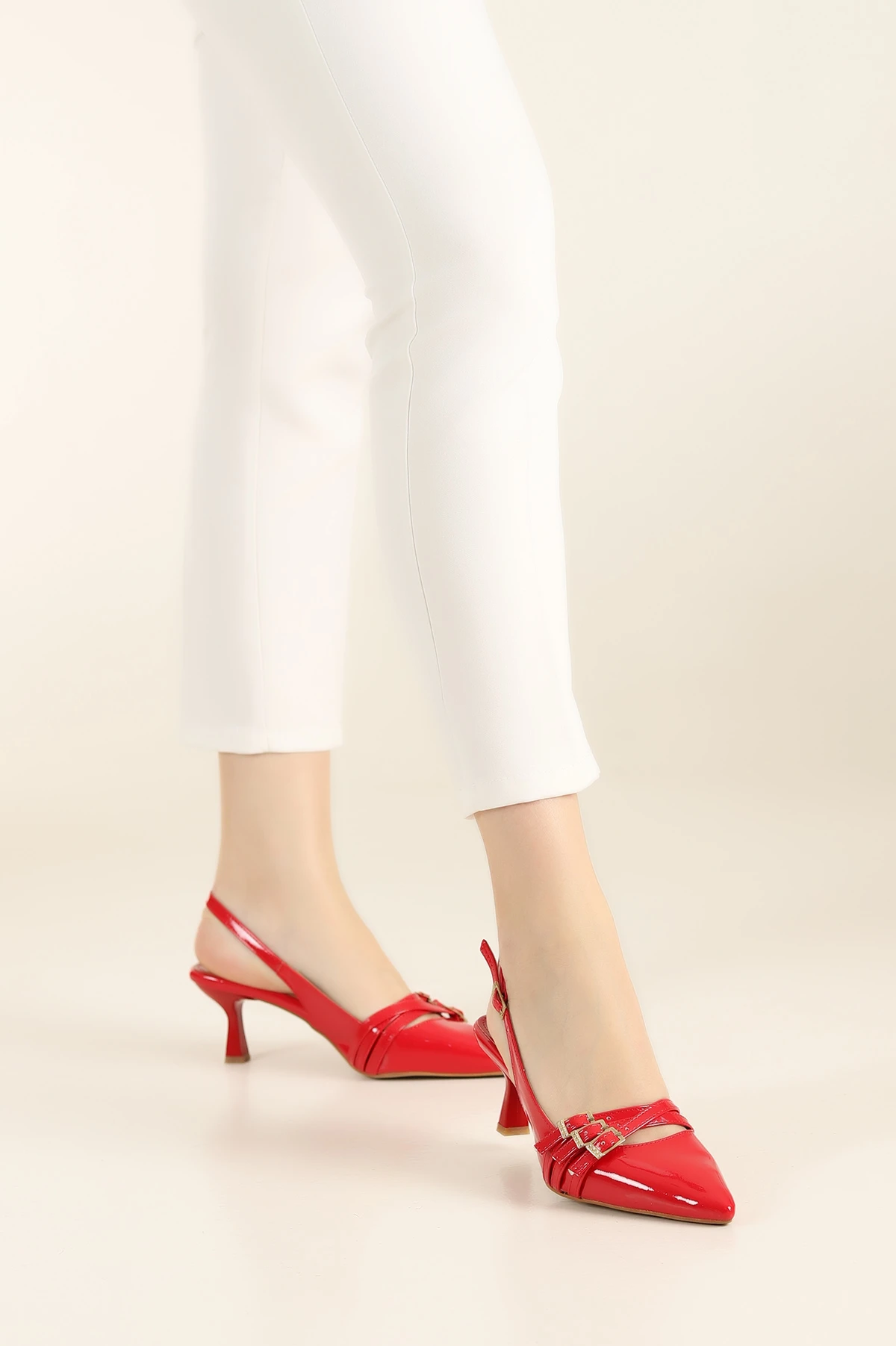 Kırmızı Rugan Kemer Detaylı Mary Jane Topuklu Ayakkabı 251127