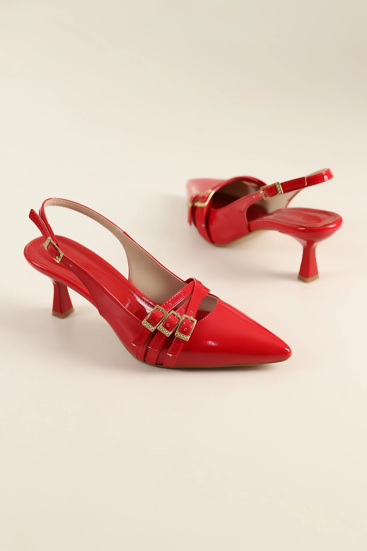 Kırmızı Rugan Kemer Detaylı Mary Jane Topuklu Ayakkabı 251127