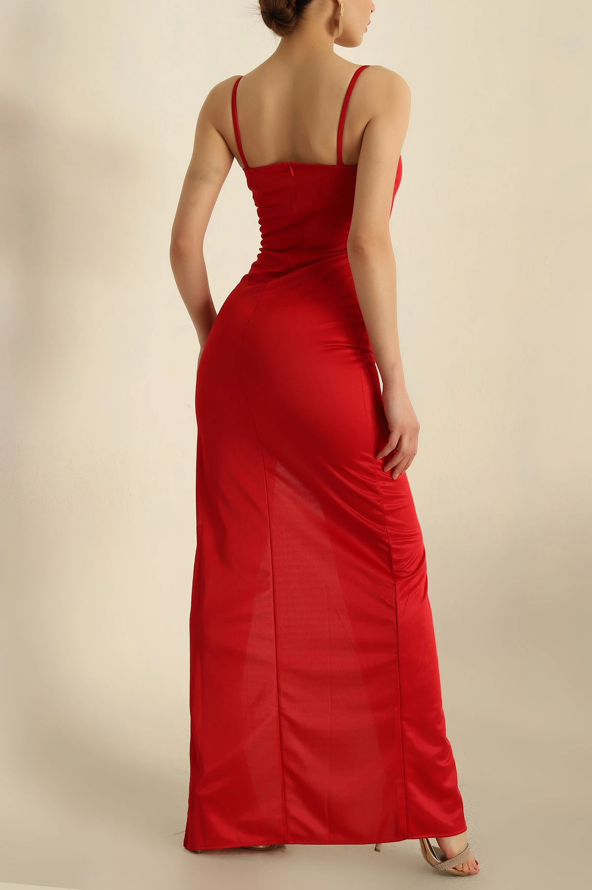 Kırmızı Saten Askılı Yırtmaçlı Abiye 254983