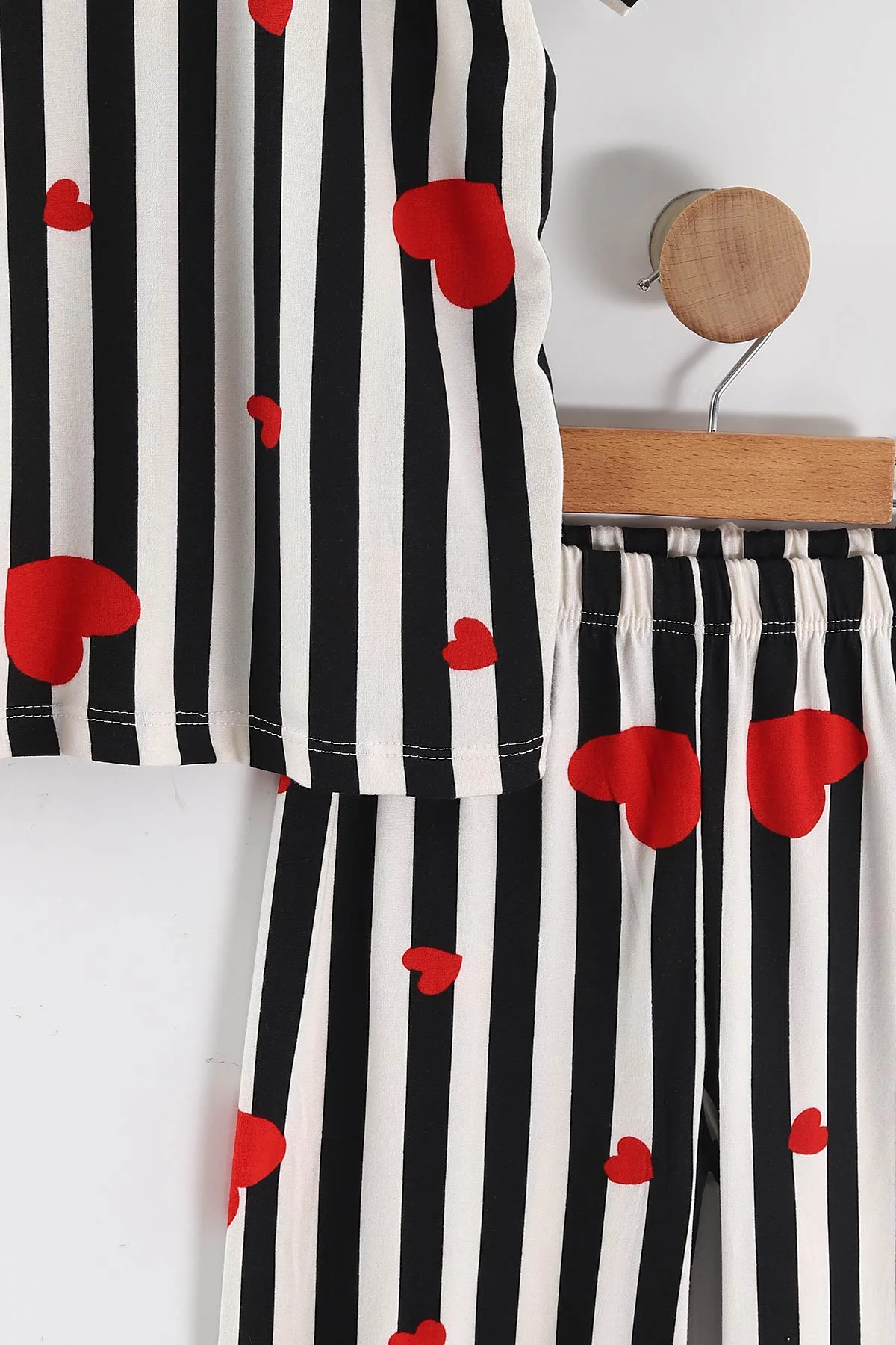 Kırmızı Siyah  (4-16 Yaş)Çizgili Kalp Desenli Kız Çocuk Pijama Takım 466325