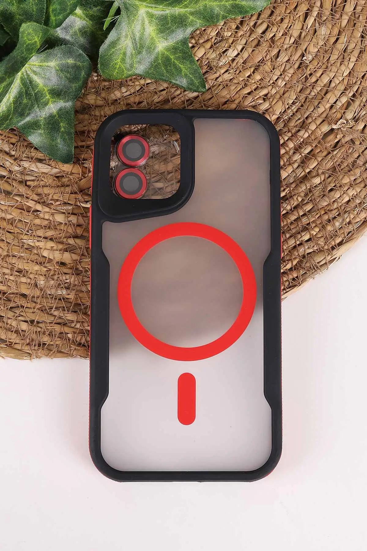 Kırmızı TeknoCase İphone 12 Uyumlu Matte Guard Serisi Lens Korumalı Silikon Telefon Kılıfı 472440