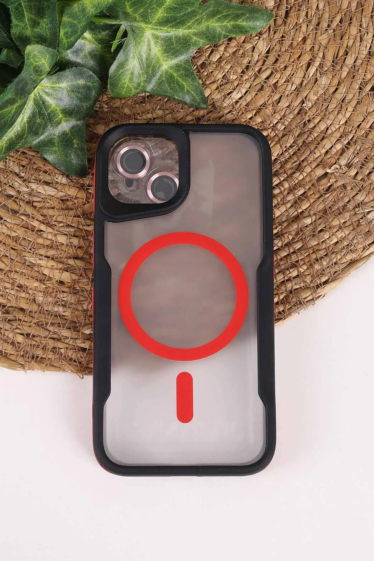 Kırmızı TeknoCase İphone 13 Uyumlu Matte Guard Serisi Lens Korumalı Silikon Telefon Kılıfı 472447
