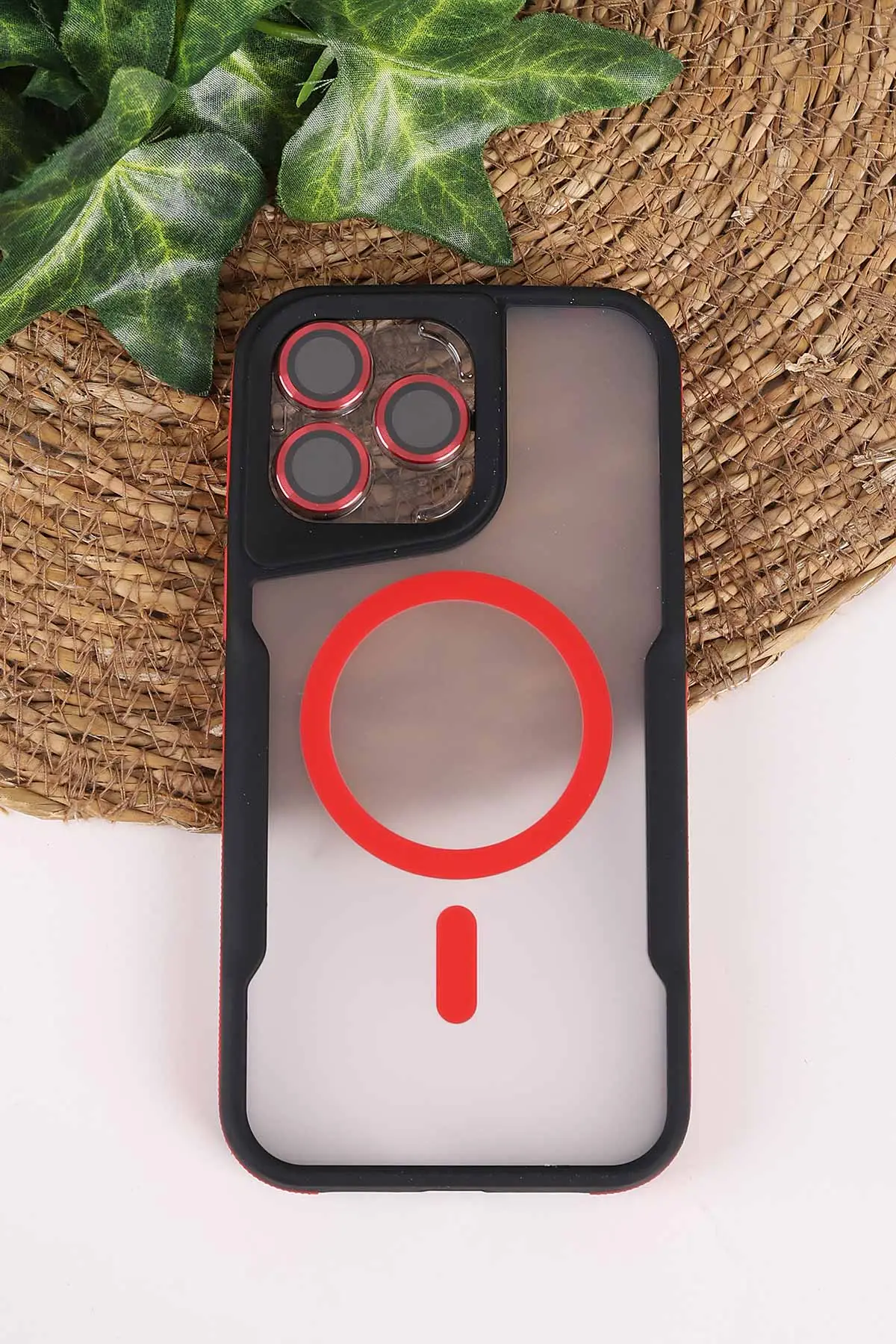 Kırmızı TeknoCase İphone 14 Pro Max Uyumlu Matte Guard Serisi Lens Korumalı Silikon Telefon Kılıfı 472465