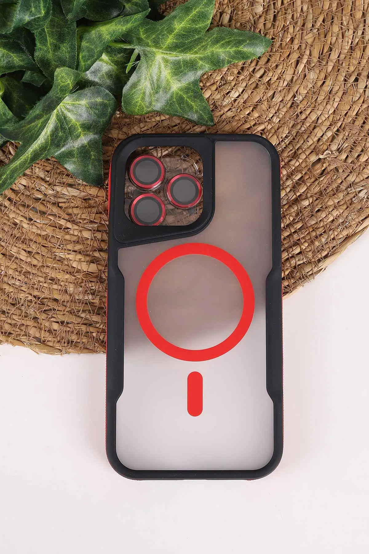 Kırmızı TeknoCase İphone 15 Pro Max Uyumlu Matte Guard Serisi Lens Korumalı Silikon Telefon Kılıfı 472459