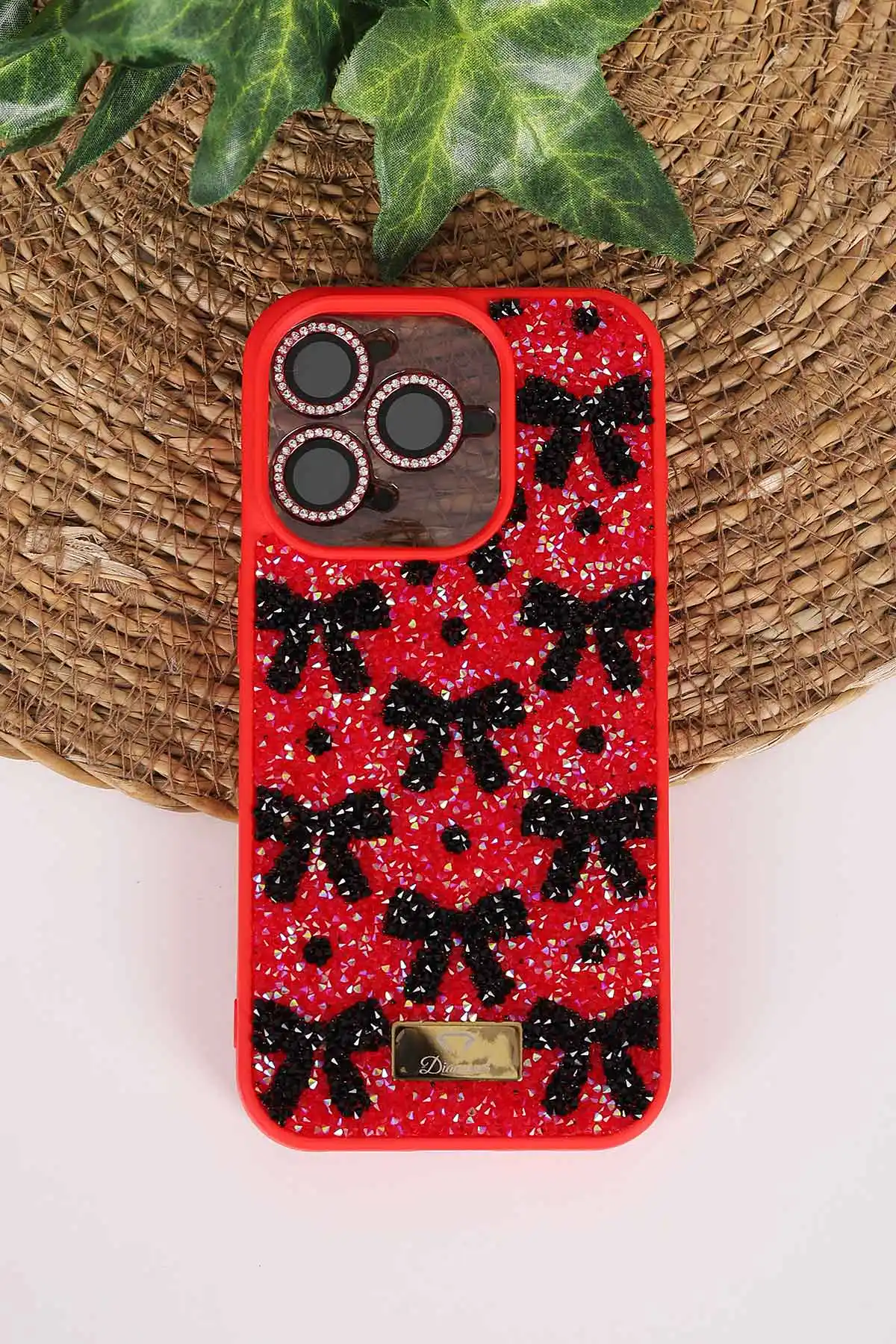 Kırmızı TeknoCase İPhone 15 Pro Uyumlu Perfect Diamond Case Serisi Taşlı Lens Hediyeli Sert Silikon Telefon Kılıfı 480816