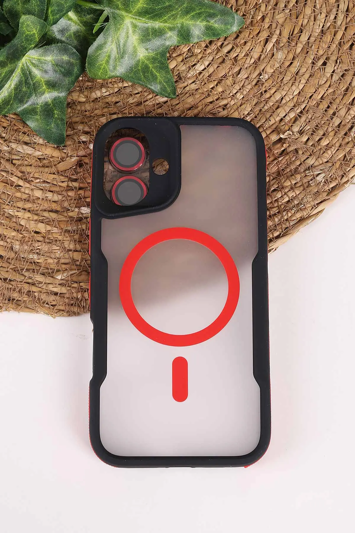 Kırmızı TeknoCase İphone 16 Plus Uyumlu Matte Guard Serisi Lens Korumalı Silikon Telefon Kılıfı 472482