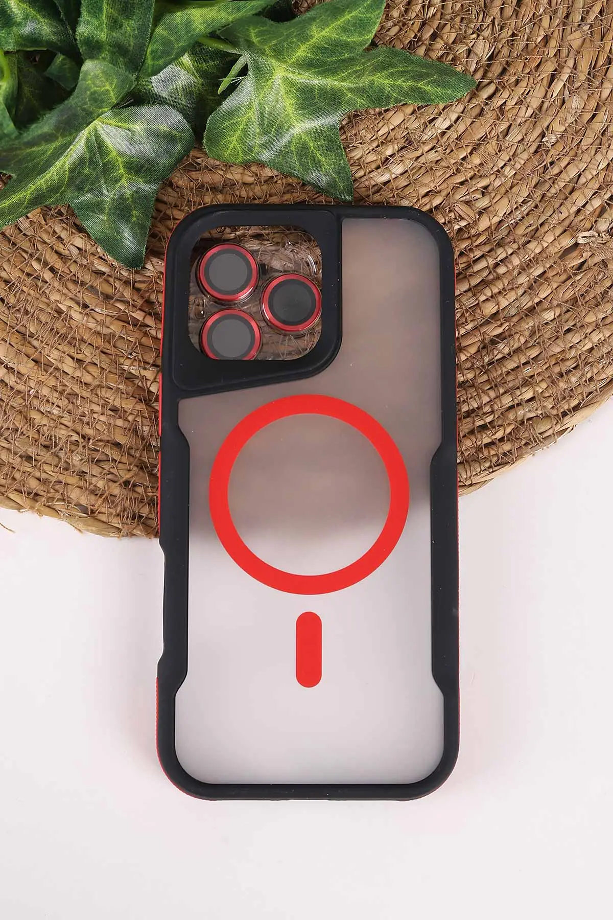 Kırmızı TeknoCase İphone 16 Pro Max Uyumlu Matte Guard Serisi Lens Korumalı Silikon Telefon Kılıfı 472487