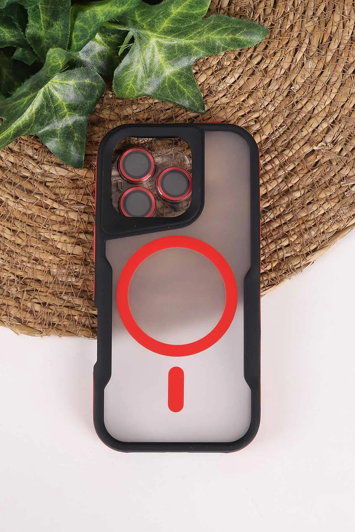 Kırmızı TeknoCase İphone 16 Pro Uyumlu Matte Guard Serisi Lens Korumalı Silikon Telefon Kılıfı 472476