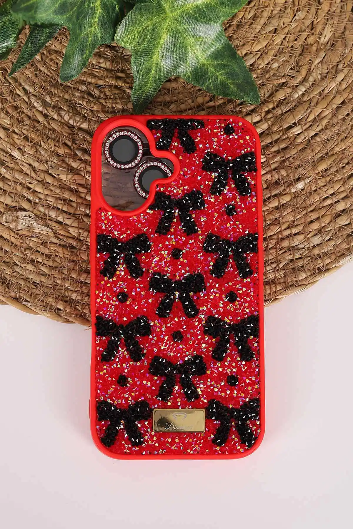 Kırmızı TeknoCase İPhone 16 Uyumlu Perfect Diamond Case Serisi Taşlı Lens Hediyeli Sert Silikon Telefon Kılıfı 480831