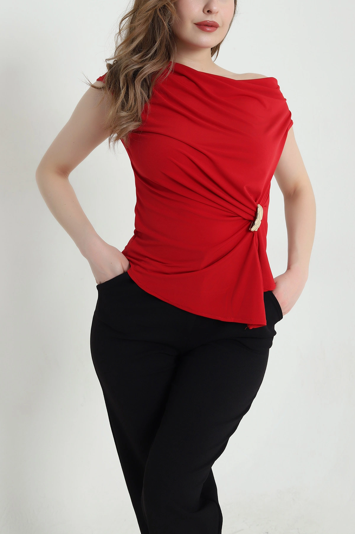 Kırmızı Tokalı Sandy Kadın Bluz 460598