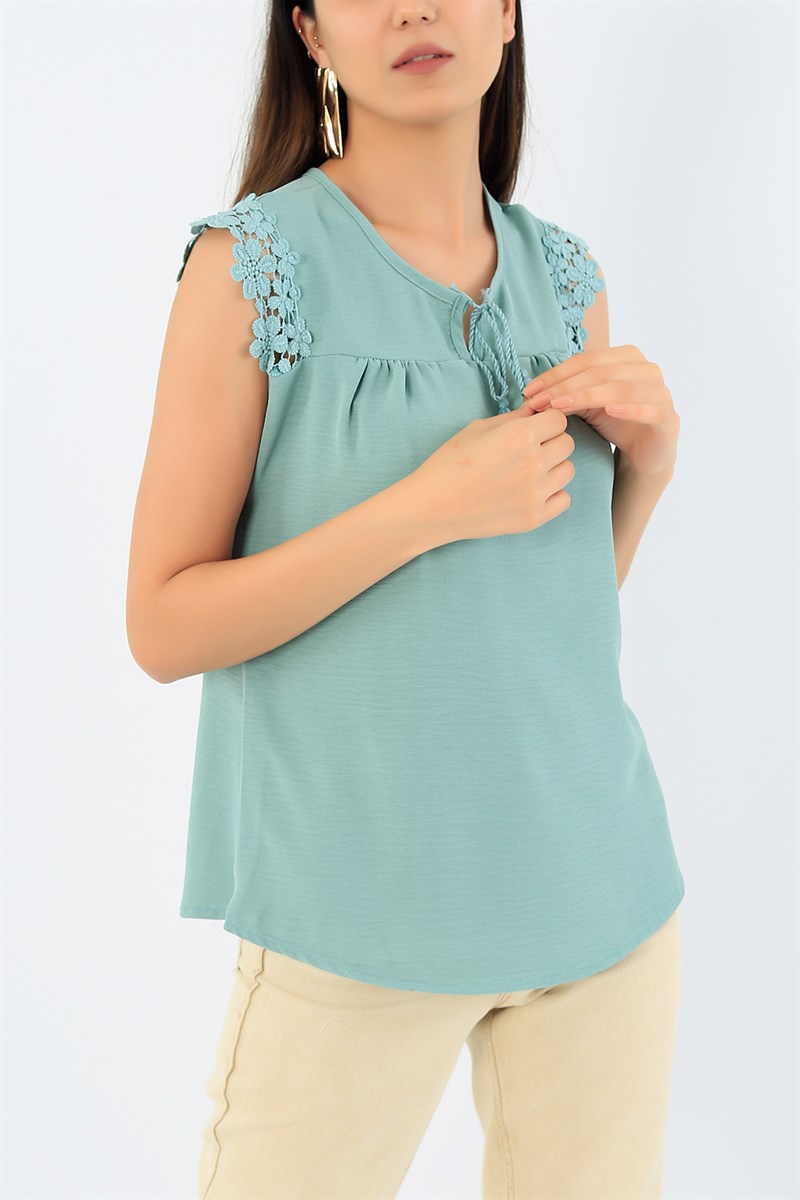 Kolları Dantel İşlemeli Su Yeşili Bluz 36749