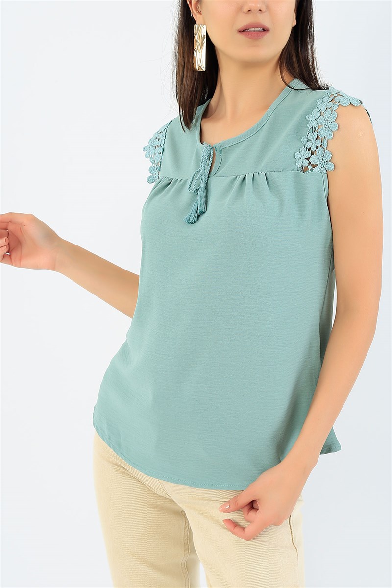 Kolları Dantel İşlemeli Su Yeşili Bluz 36749