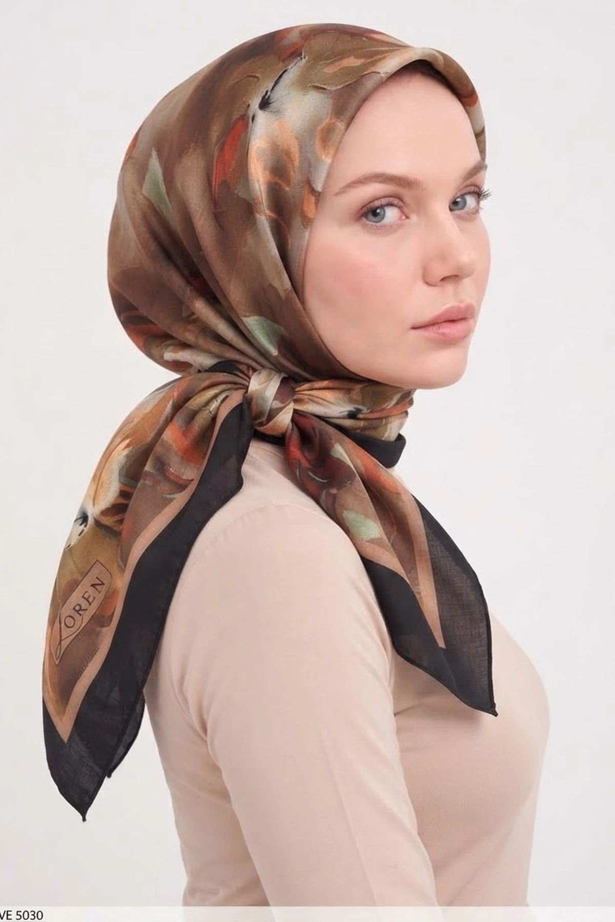 Koyu Kahve 90x90 Cm Dijital Baskılı Liliana Desen Soft Eşarp 498483