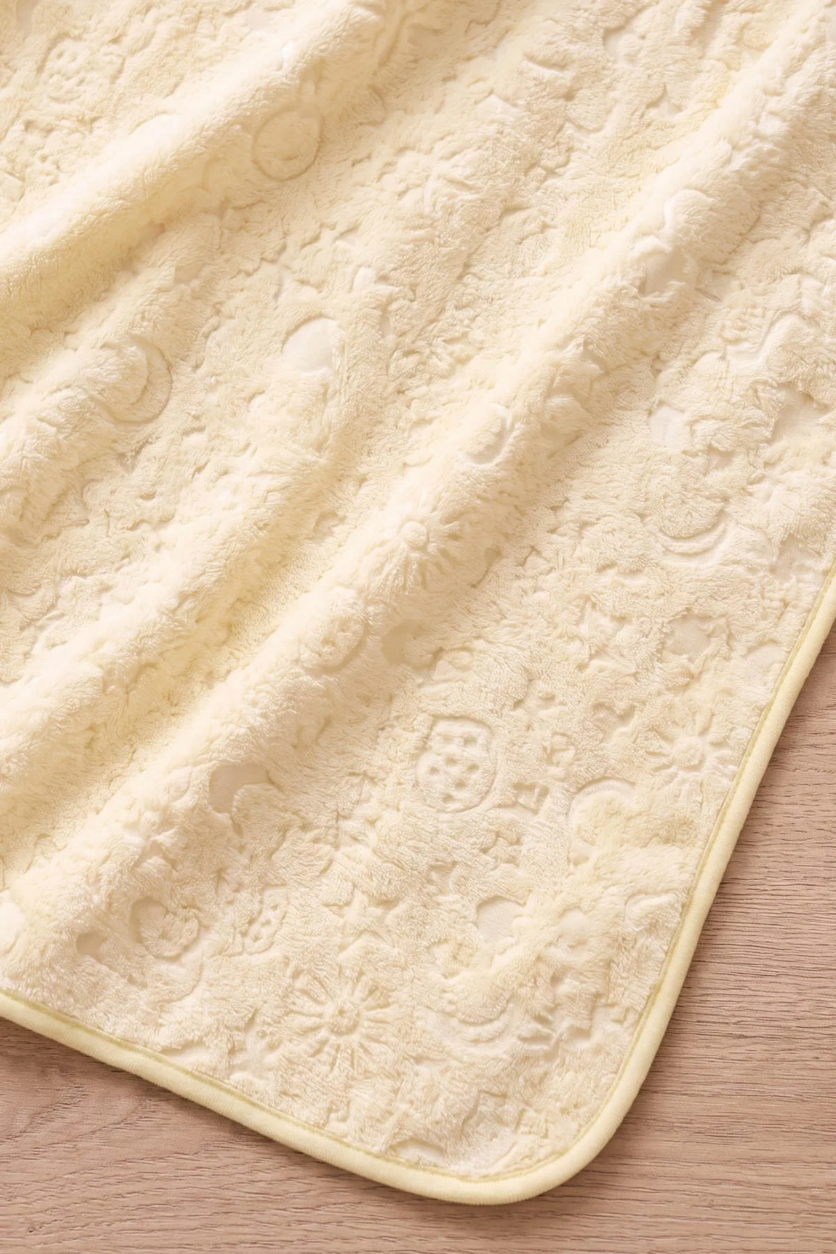 Krem (100*120 cm)Desenli Peluş Battaniye 493690