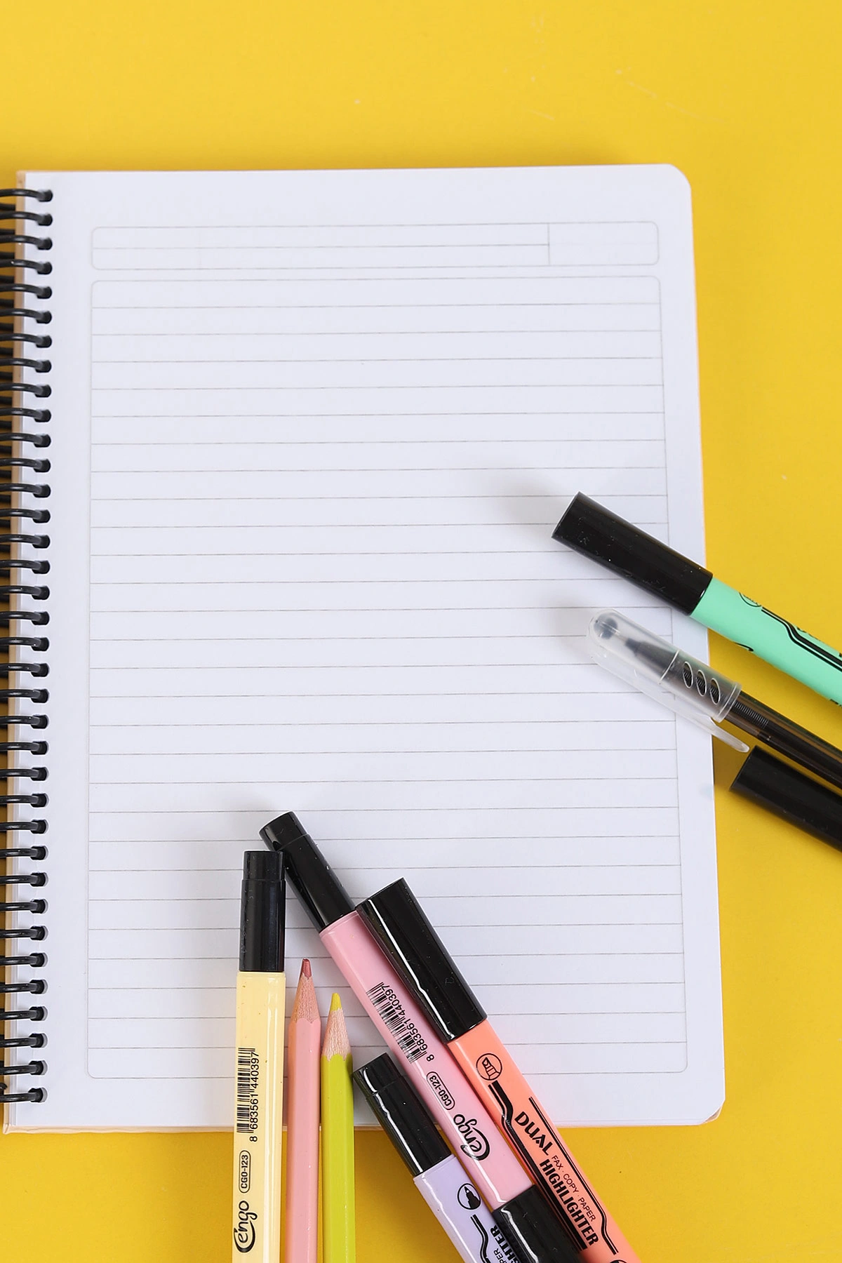 Krem 17x24 Tokaç Sert Kapak Spiralli 96 Yaprak Çizgili Defter 285701