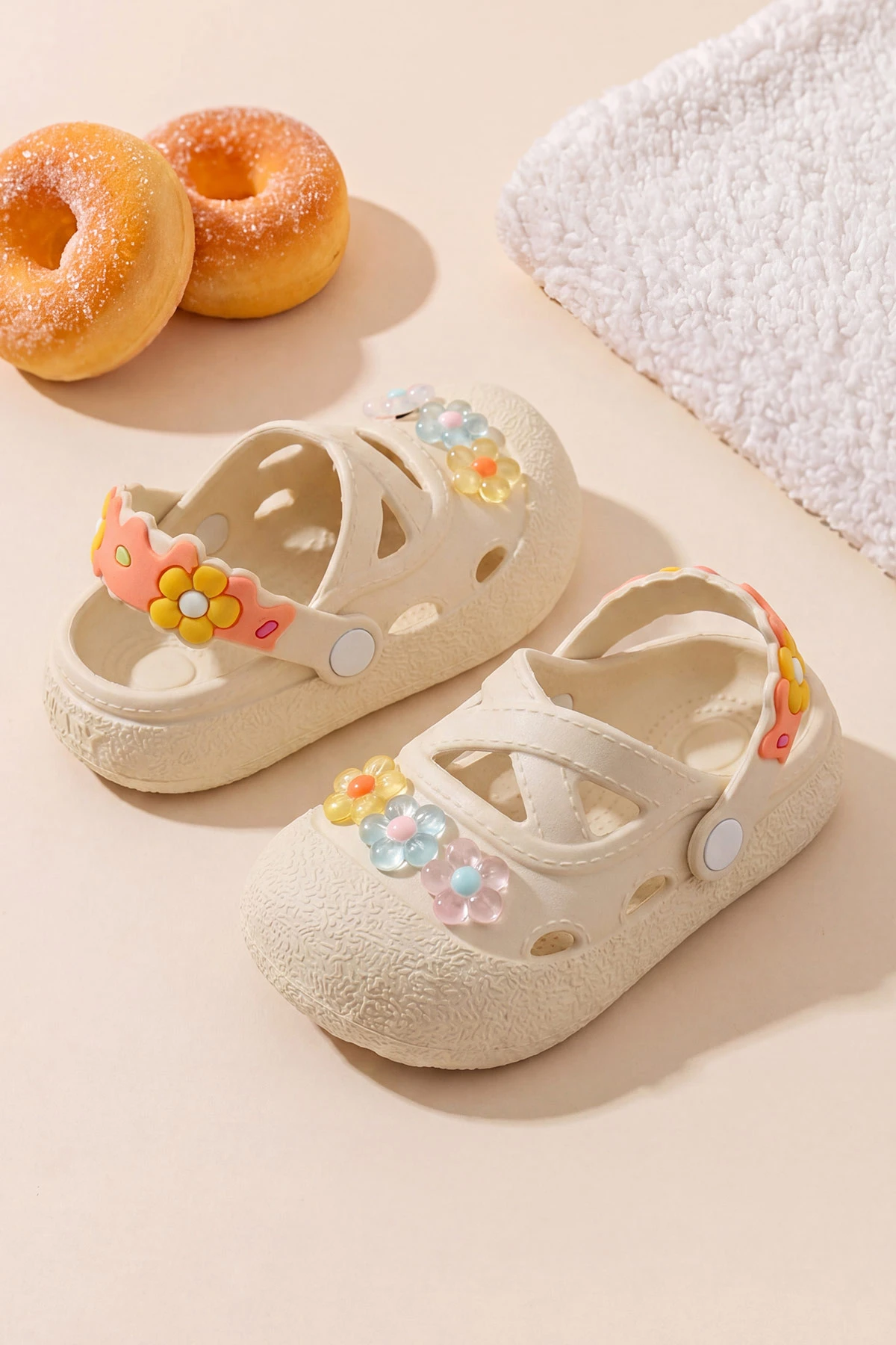 Krem ( 24 - 29 ) Figürlü Toka Detaylı Kız Çocuk Sandalet 462472