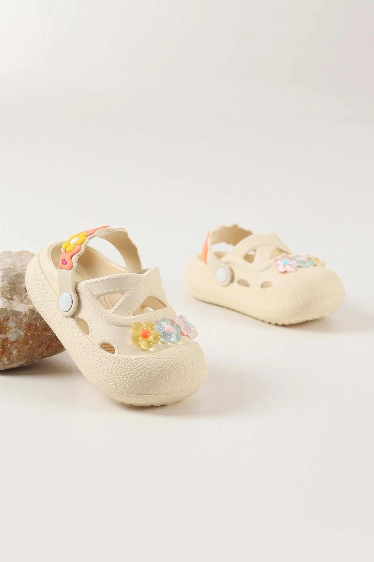 Krem ( 24 - 29 ) Figürlü Toka Detaylı Kız Çocuk Sandalet 462472