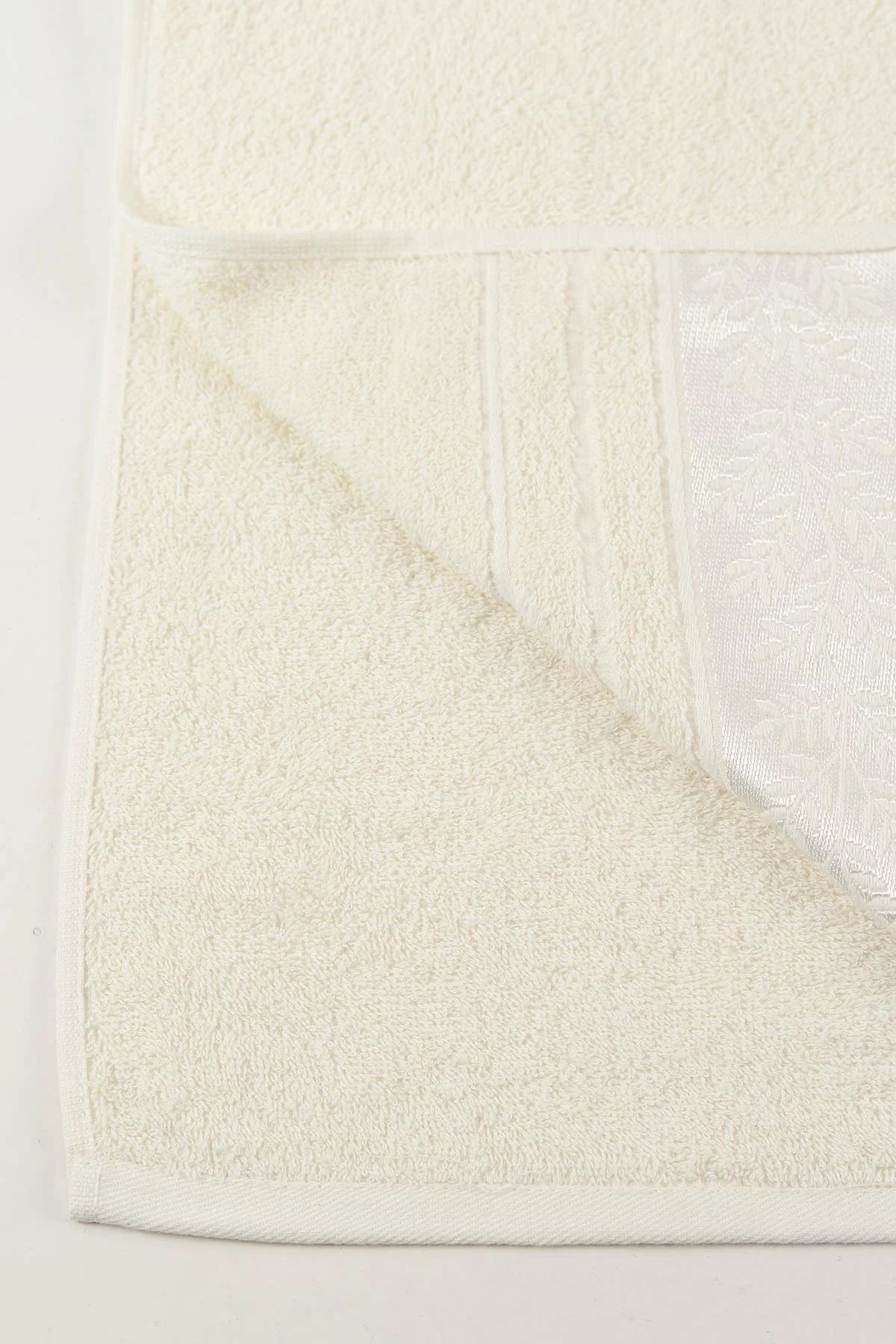 Krem 50x90 Cm Jakarlı Desenli Bahar Havlu 460451