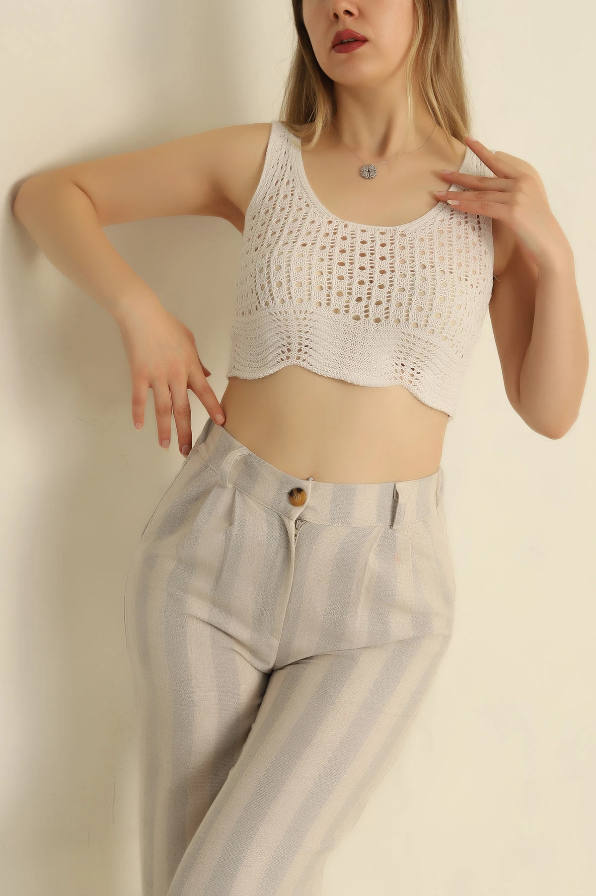 Krem Ajurlu Crop Triko Bluz 271049