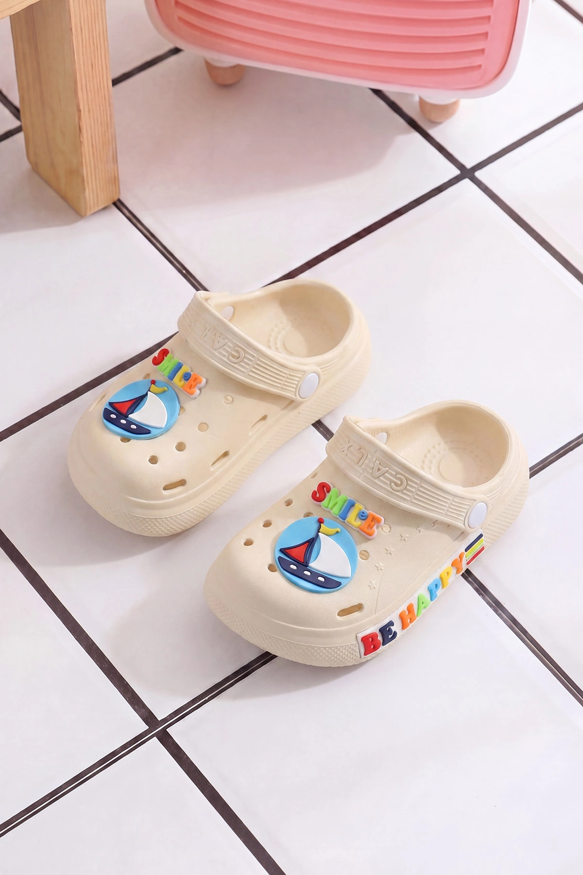 Krem Figürlü Erkek Çocuk Sandalet 462450