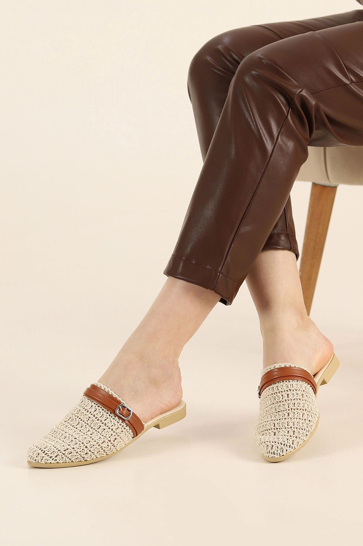 Krem Kemer Detaylı Örgü Tasarımlı Kadın Terlik 338211