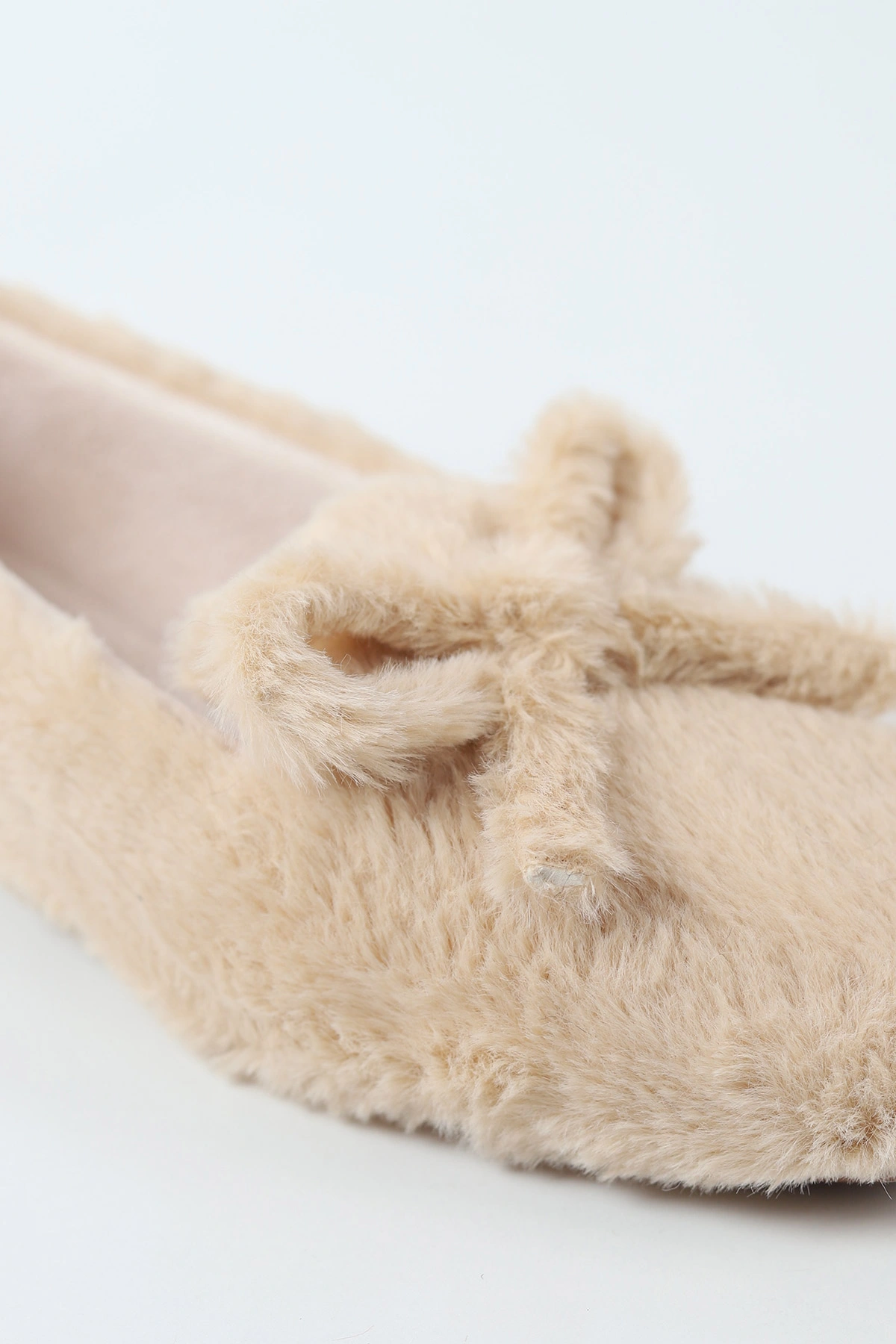 Krem Peluş Fiyonk Detaylı Kadın Ev Babeti 491430