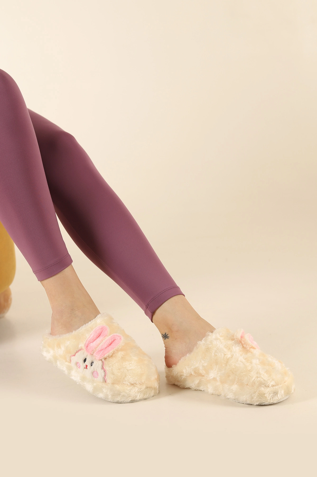 Krem Peluş Tavşan Kulaklı Kadın Ev Terliği 315125