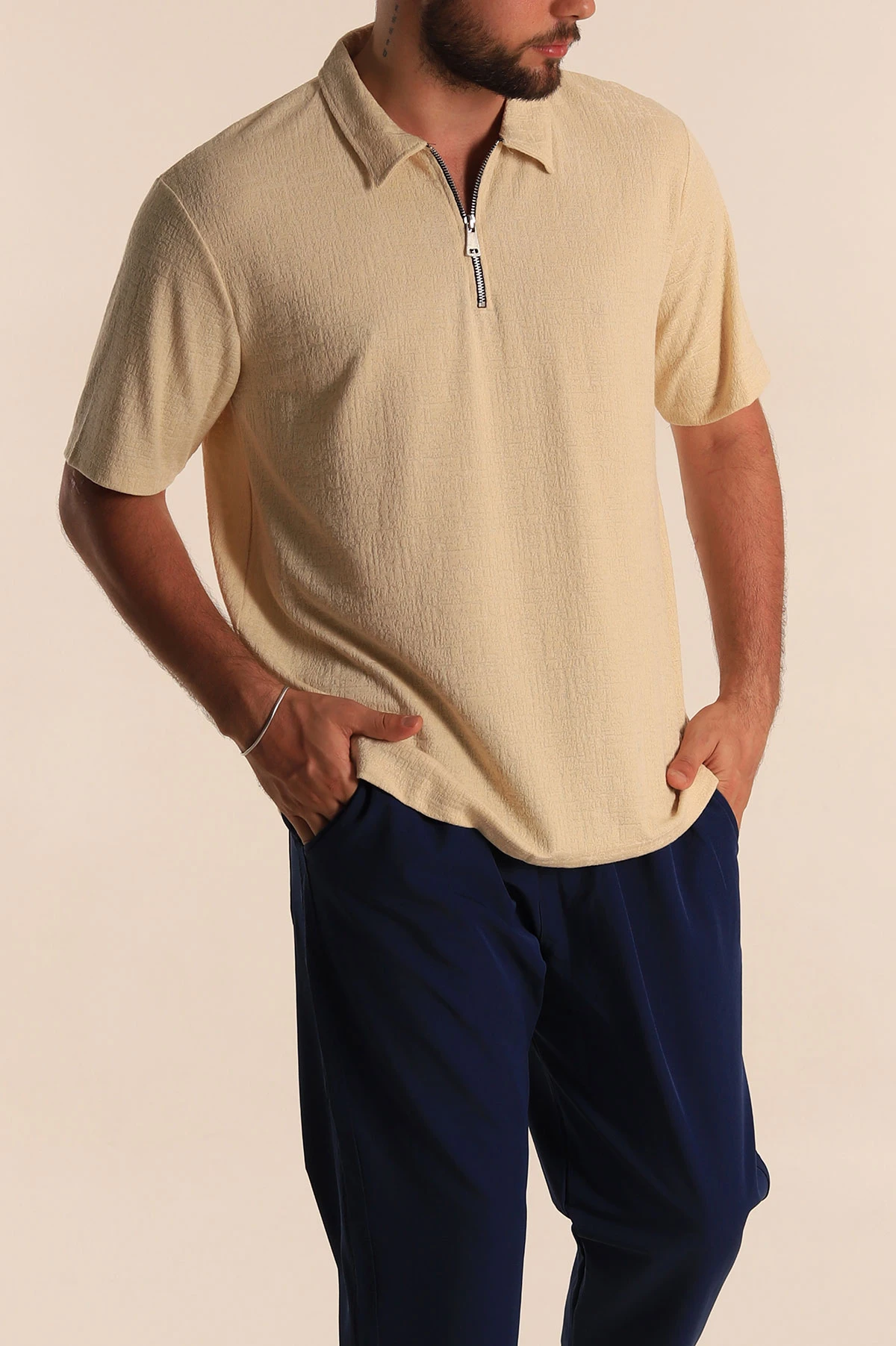 Krem Relaxed Fit Desenli Fermuarlı Polo Yaka Erkek Tişört 279210