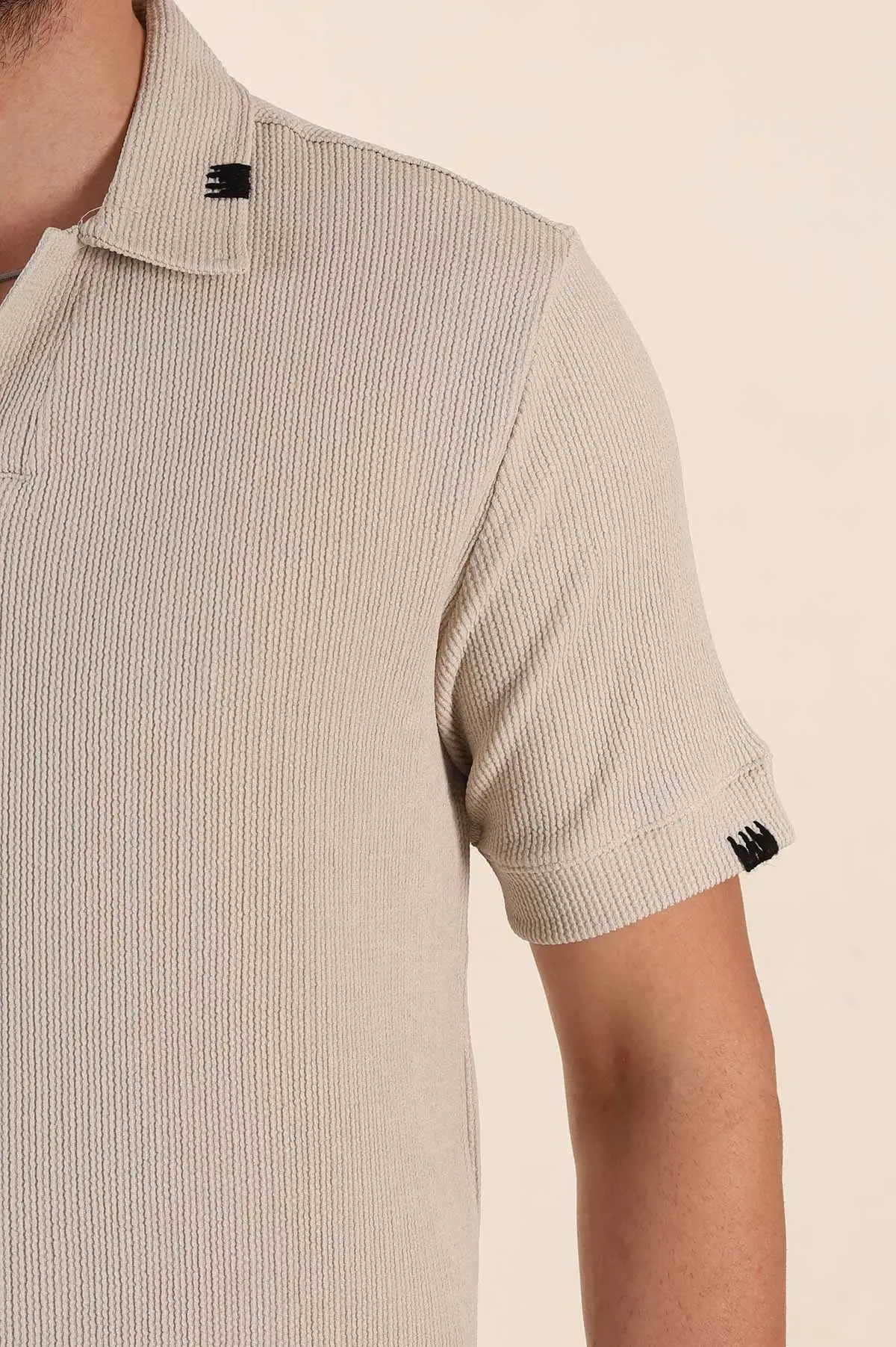 Krem Relaxed Fit Dokulu Patlı Polo Yaka Erkek Tişört 370266
