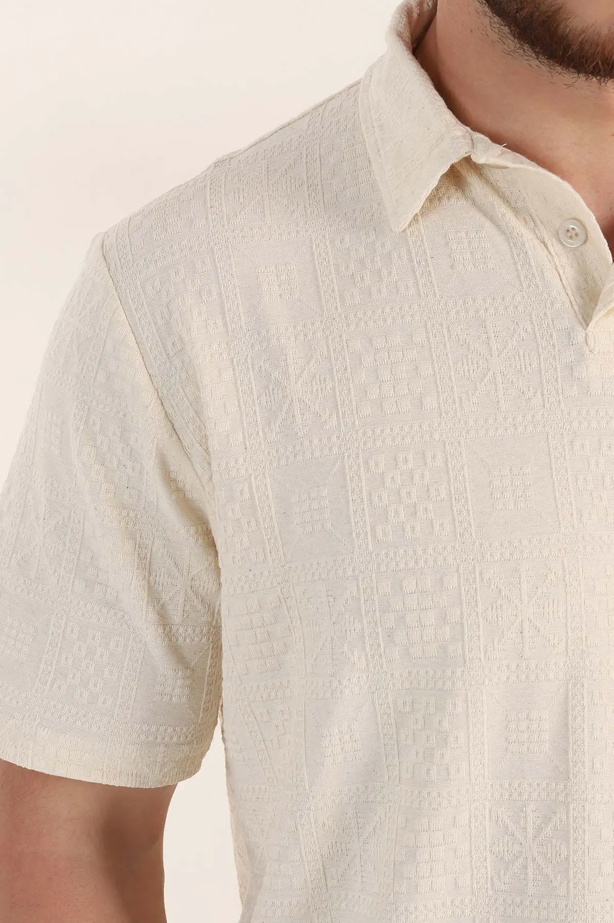 Krem Relaxed Fit Kabartma Desenli Düğmeli Polo Yaka Erkek Tişört 358079