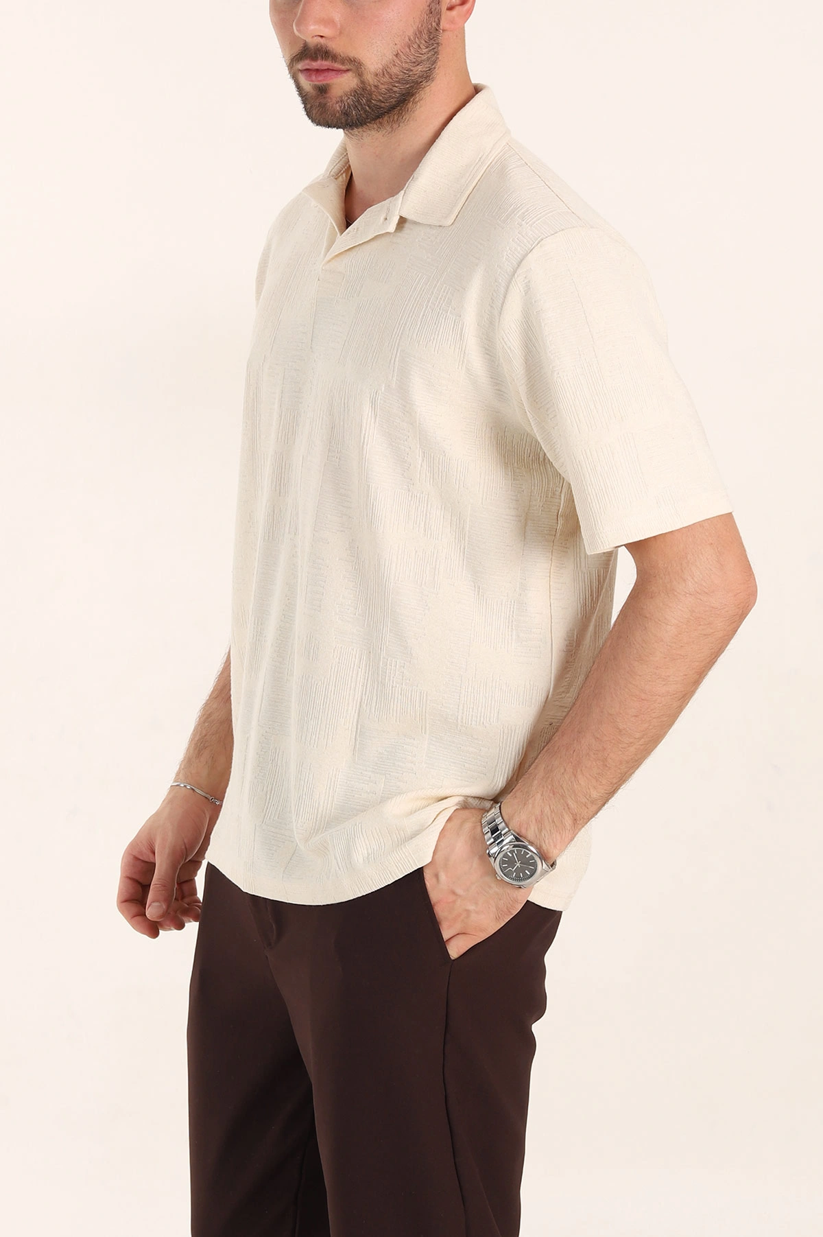 Krem Relaxed Fit Kabartma Desenli Düğmeli Polo Yaka Erkek Tişört 358189