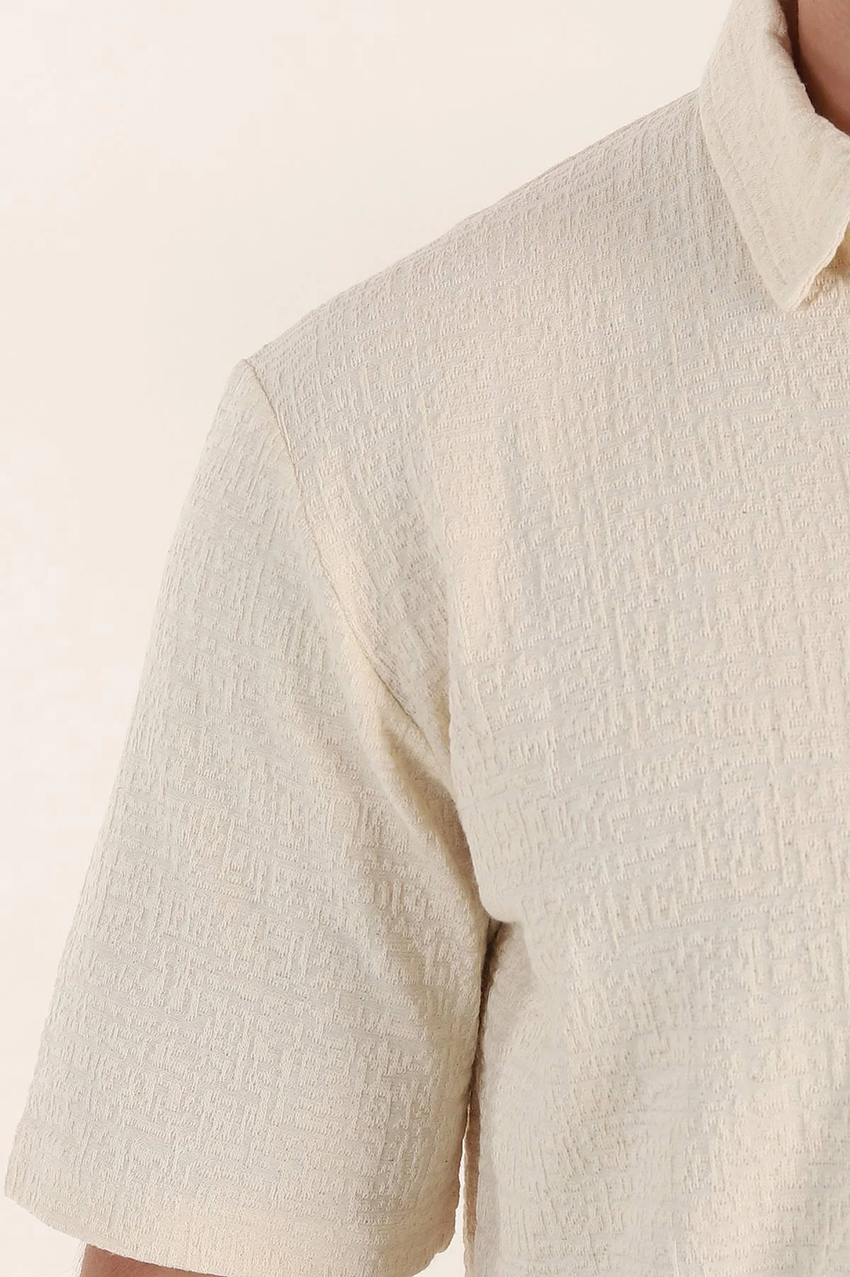 Krem Relaxed Fit Kabartma Dokulu Düğmeli Polo Yaka Erkek Tişört 358228