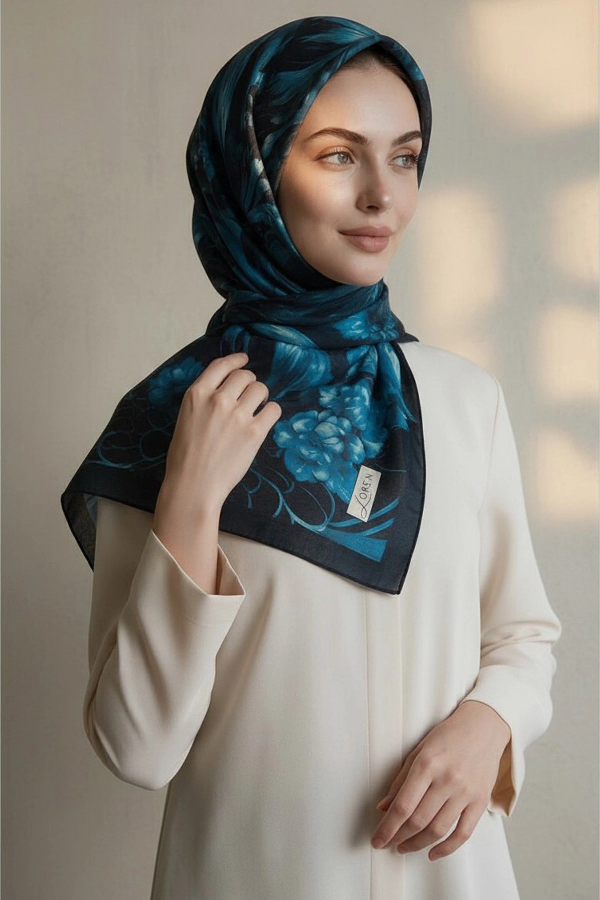 Lacivert 90x90 Cm Dijital Baskılı Gardenia Desen Kutulu Twill Eşarp 501001