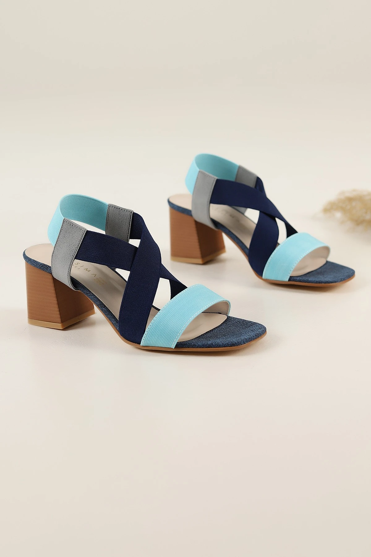 Lacivert Bebe Mavisi Çapraz Bantlı Topuklu Sandalet 253936